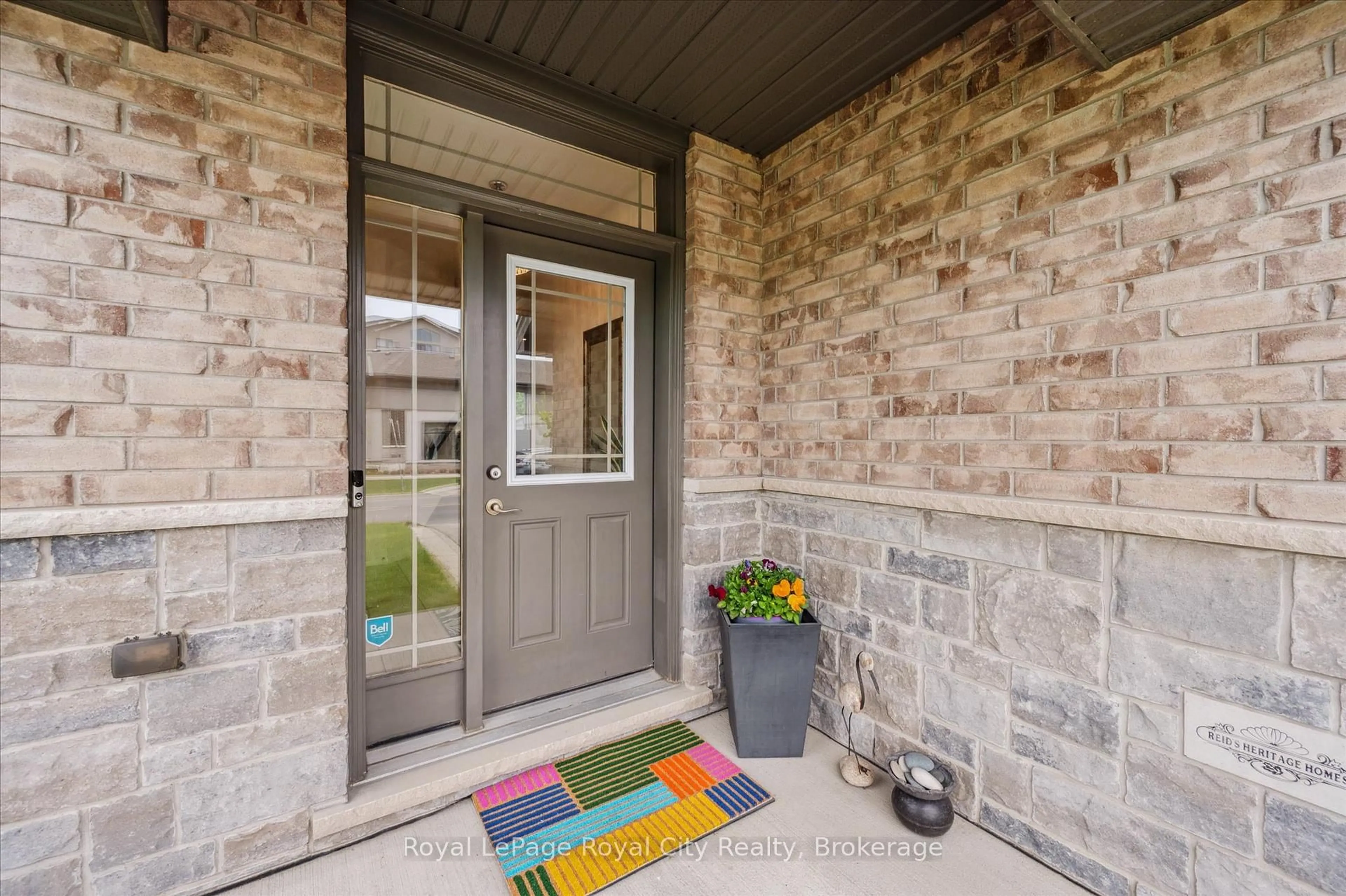 Indoor entryway for 1 Samuel Dr, Guelph Ontario N1L 0K9