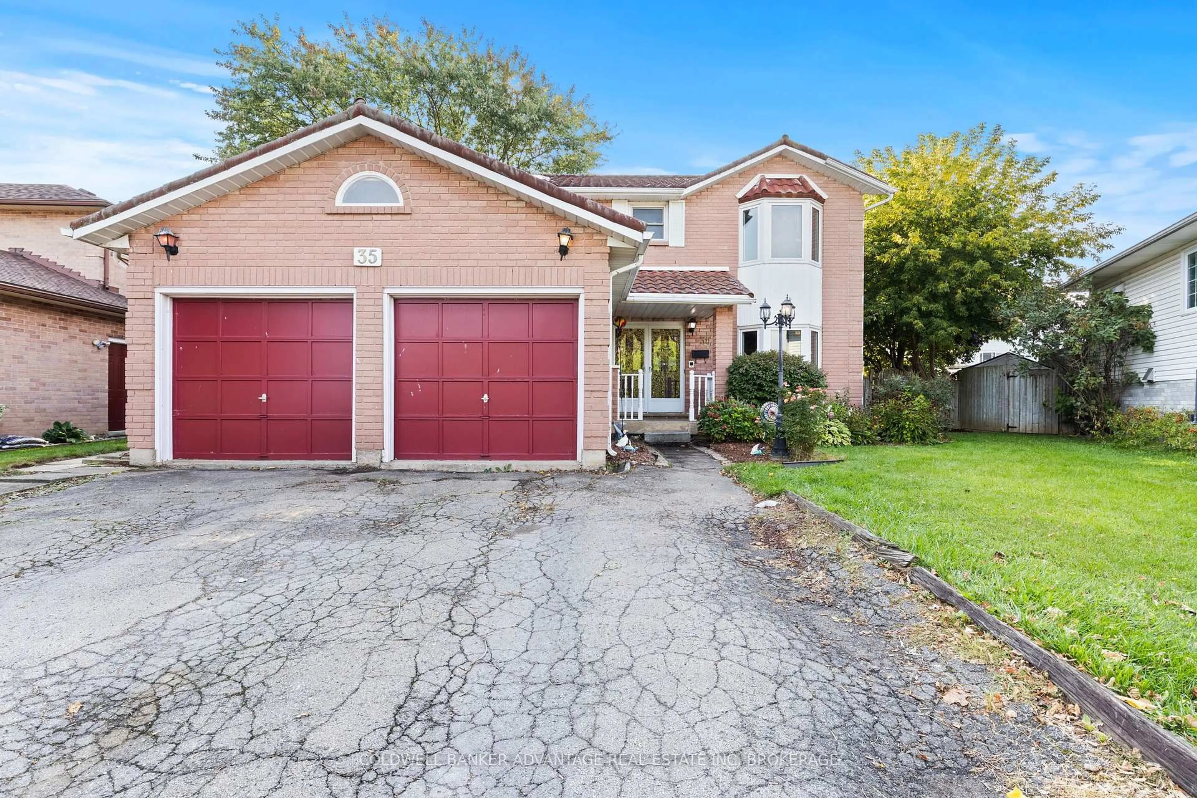 Home with brick exterior material, street for 35 Woodrush Ave, Welland Ontario L3C 6S6