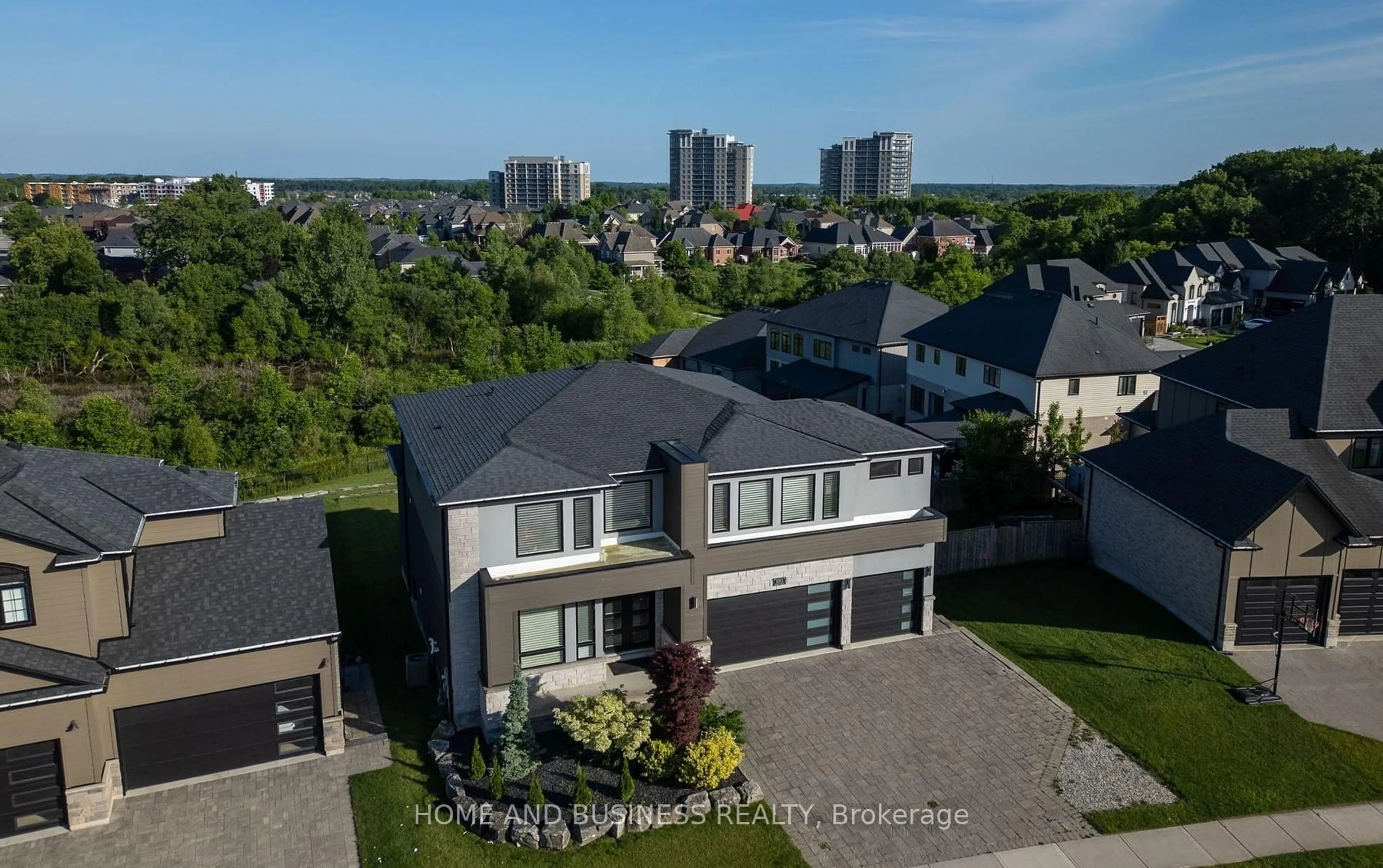 A pic from outside/outdoor area/front of a property/back of a property/a pic from drone, unknown for 1010 Longworth Rd, London South Ontario N6K 0C9