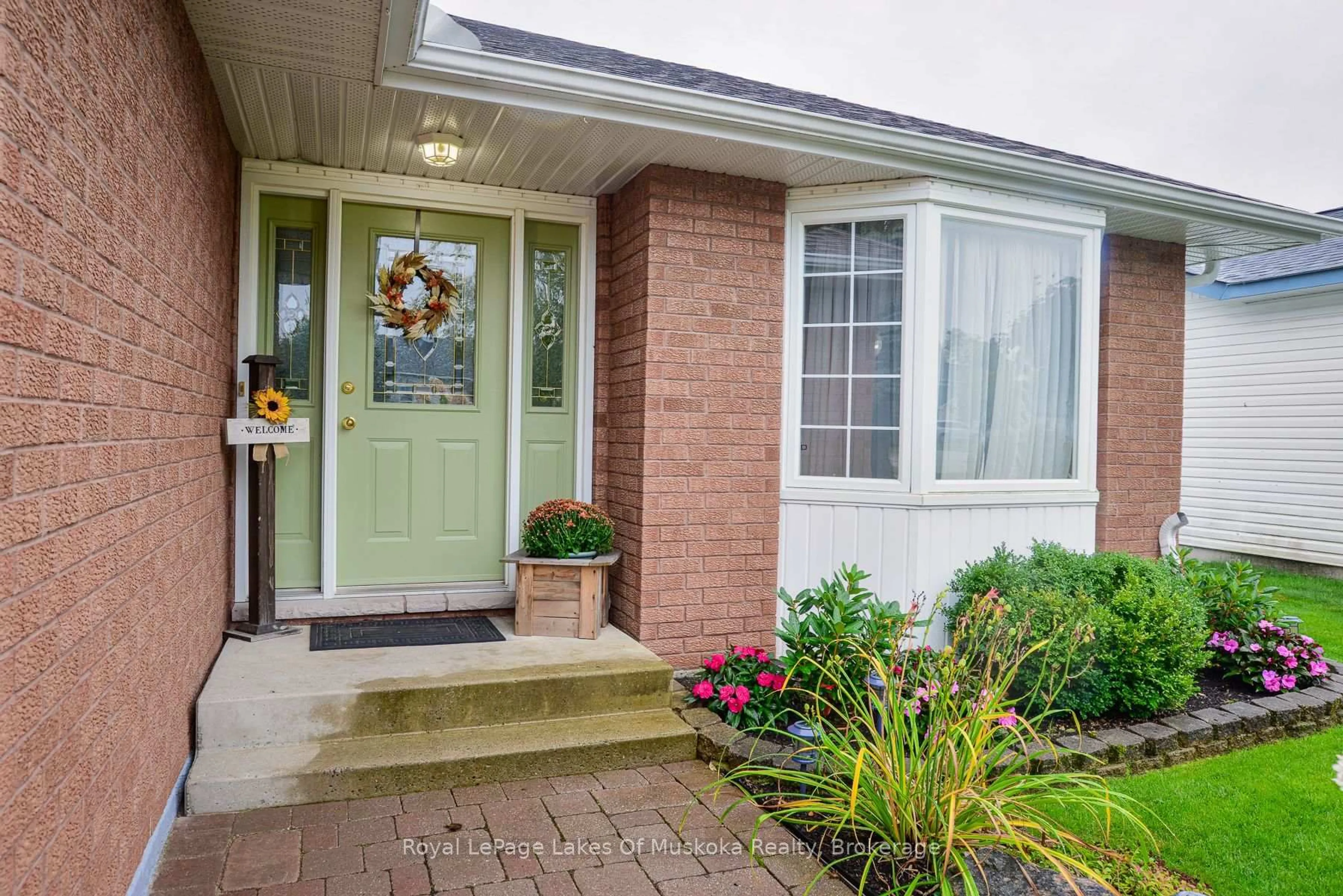 Indoor entryway for 18 Killdeer Cres, Bracebridge Ontario P1L 1Z2
