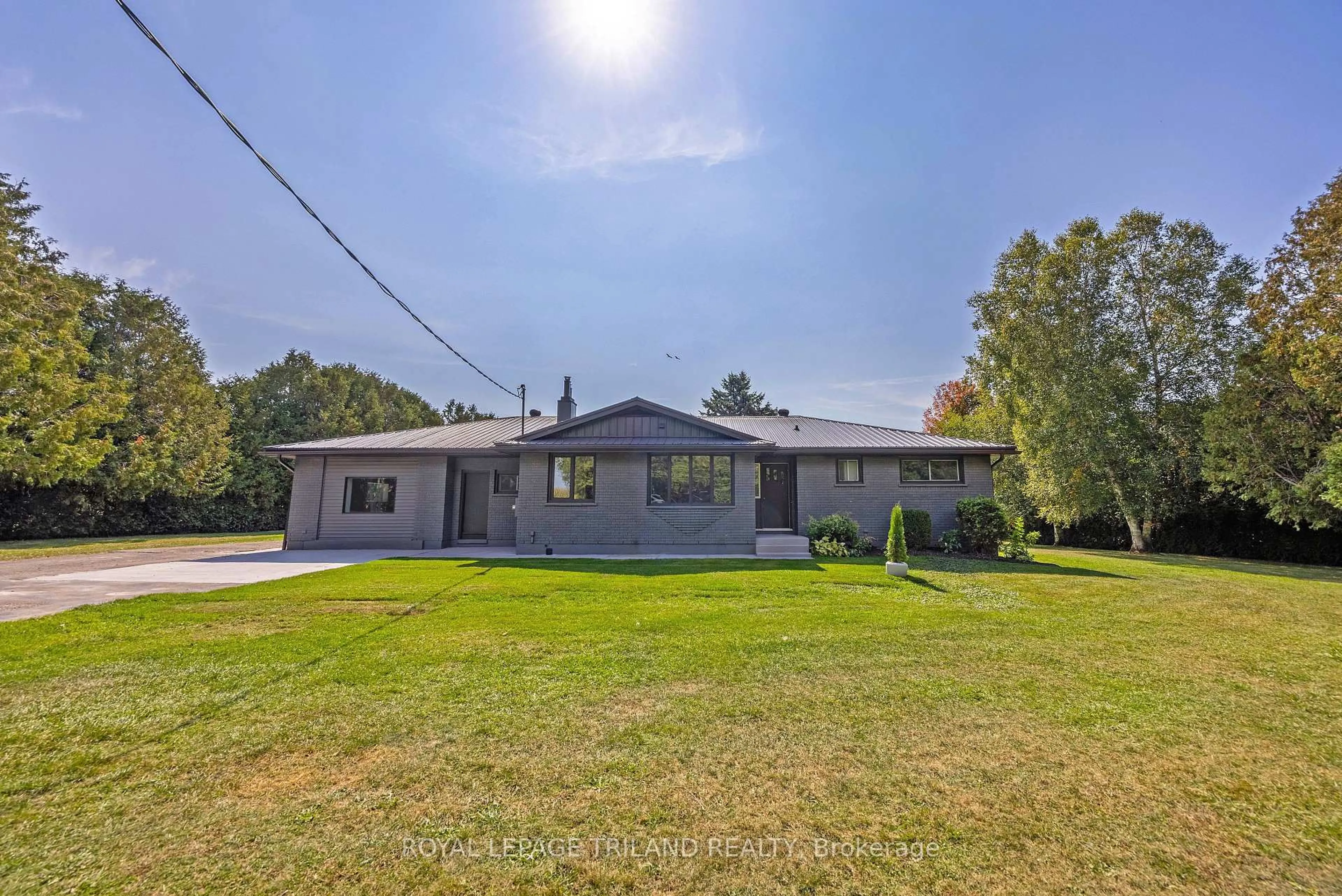 A pic from outside/outdoor area/front of a property/back of a property/a pic from drone, unknown for 829 AVON Dr, Malahide Ontario N0L 1B0