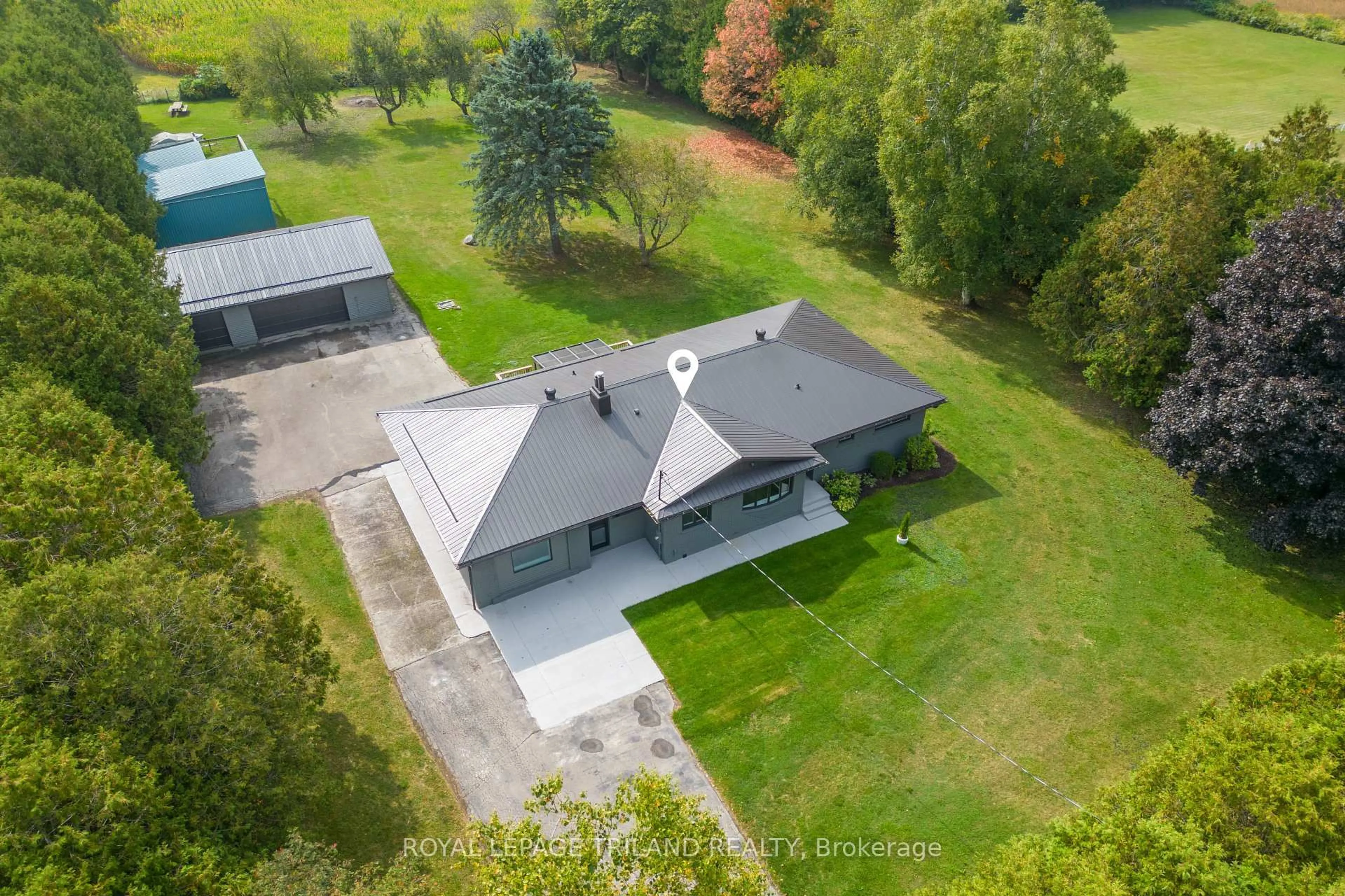 A pic from outside/outdoor area/front of a property/back of a property/a pic from drone, building for 829 AVON Dr, Malahide Ontario N0L 1B0
