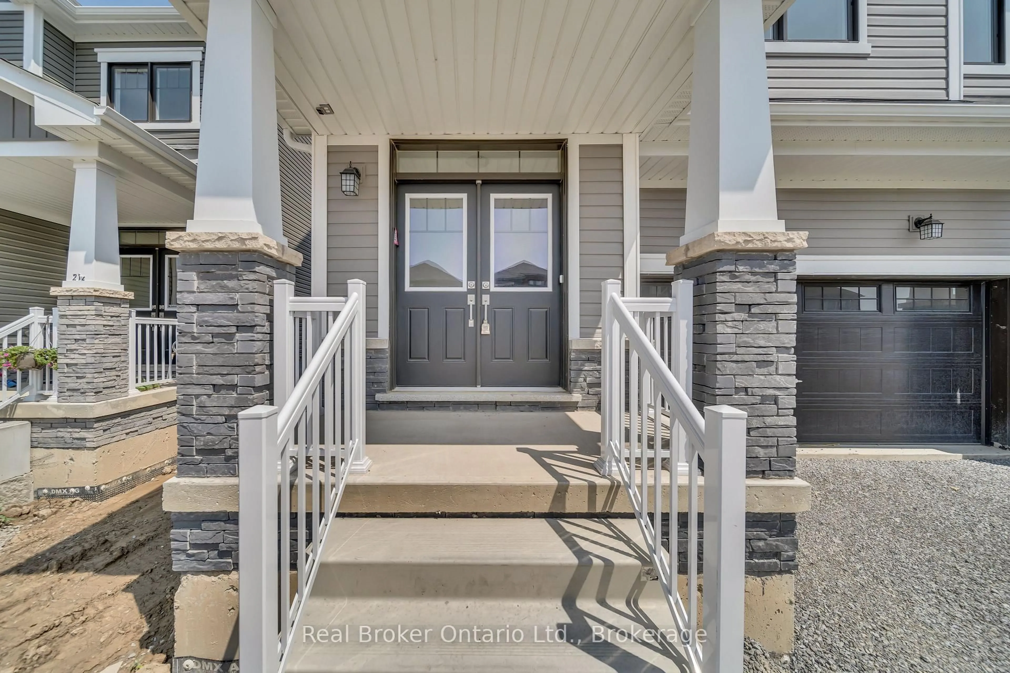 Indoor entryway for 216 Vanilla Tr, Thorold Ontario L2E 6S4
