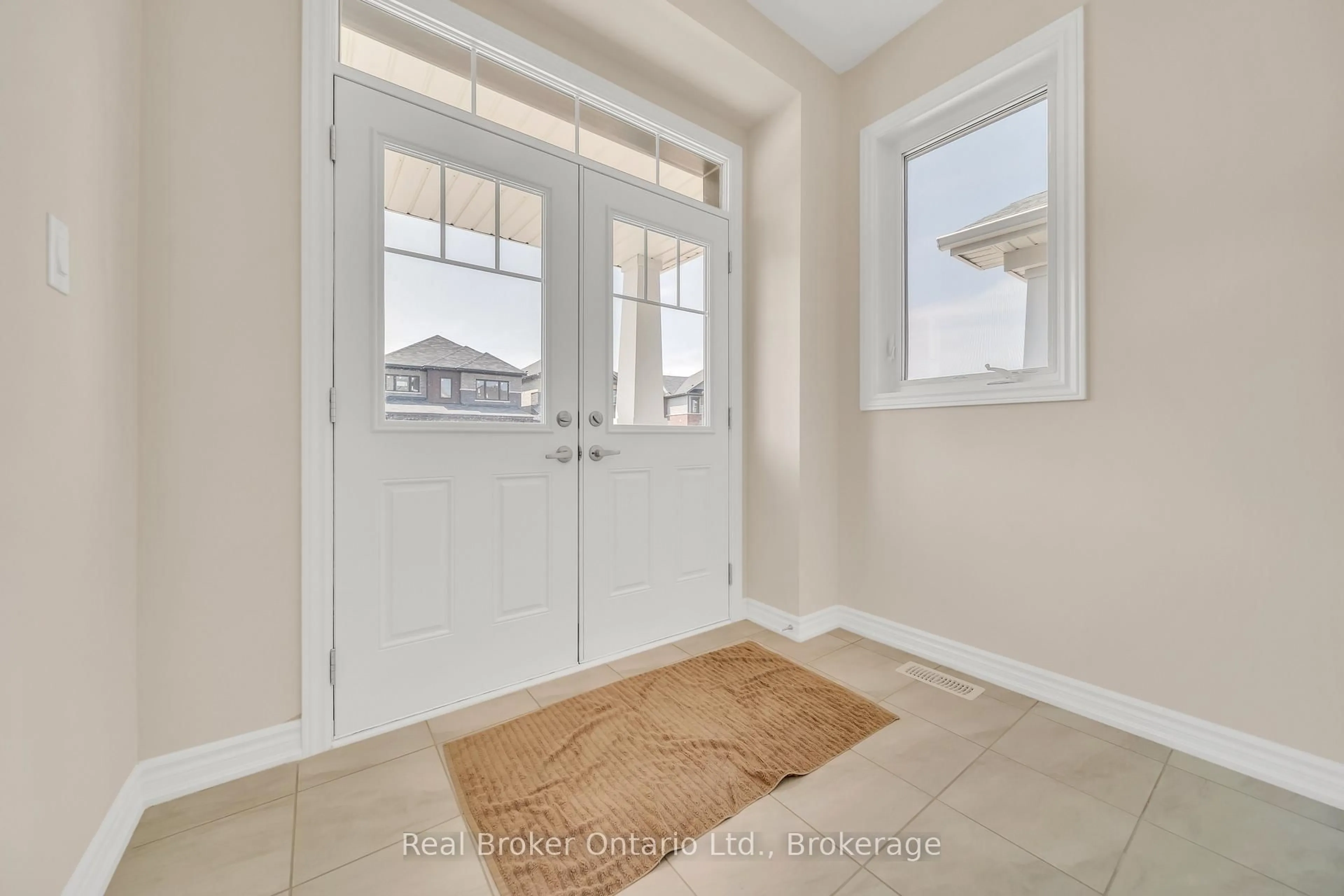 Indoor entryway for 216 Vanilla Tr, Thorold Ontario L2E 6S4
