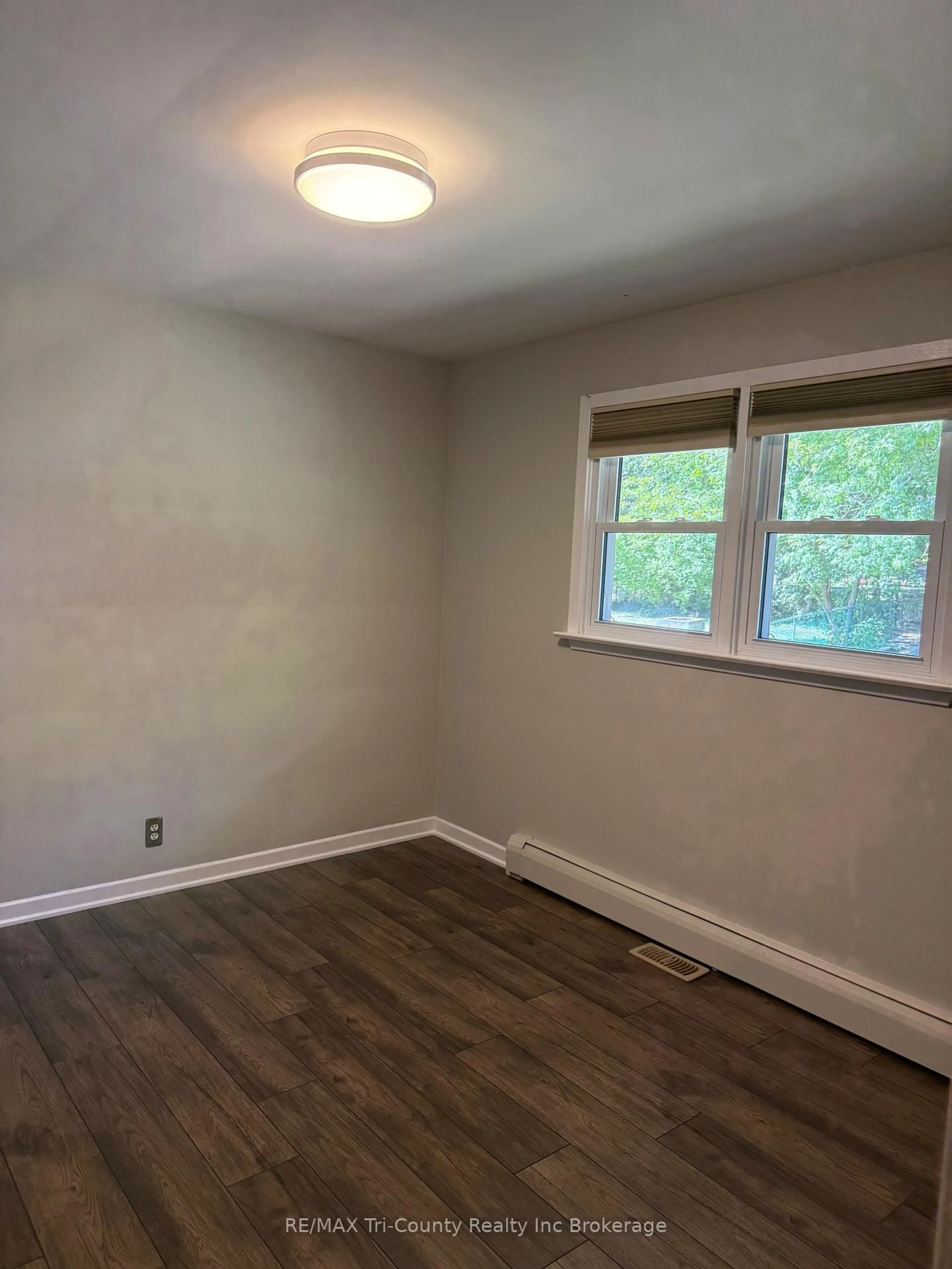 A pic of a room for 20 Fairfield Cres, Tillsonburg Ontario N4G 2B4