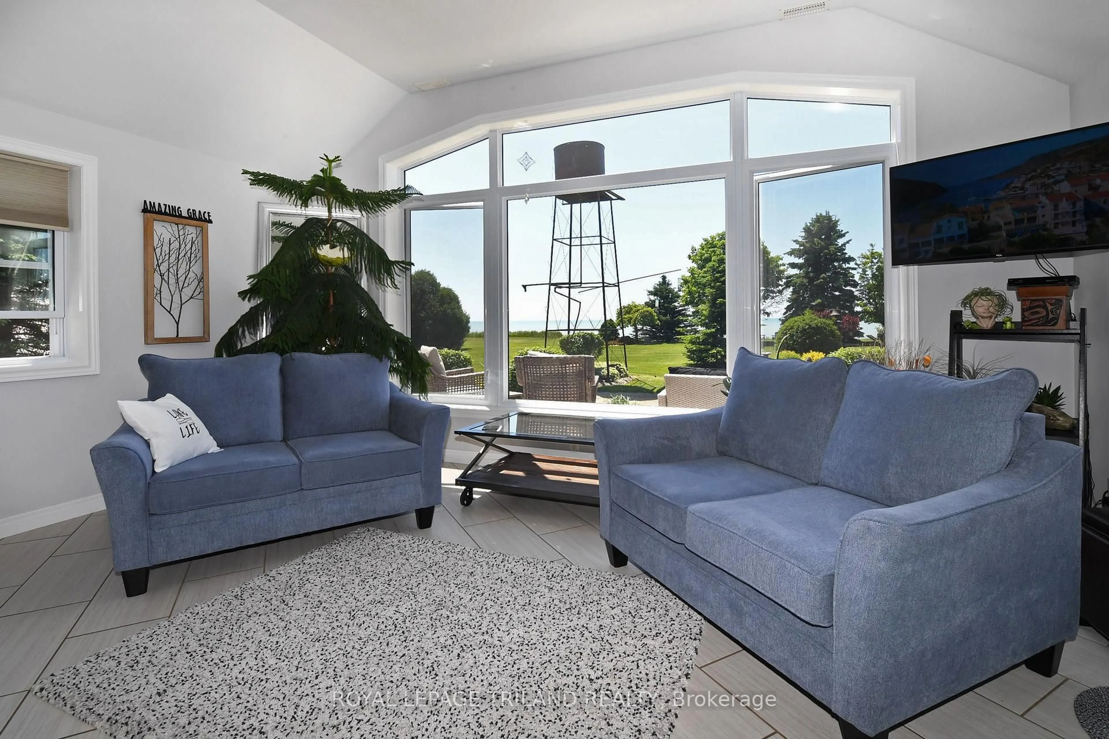 Living room with furniture, unknown for 48789 Dexter Line, Malahide Ontario N0L 2H0