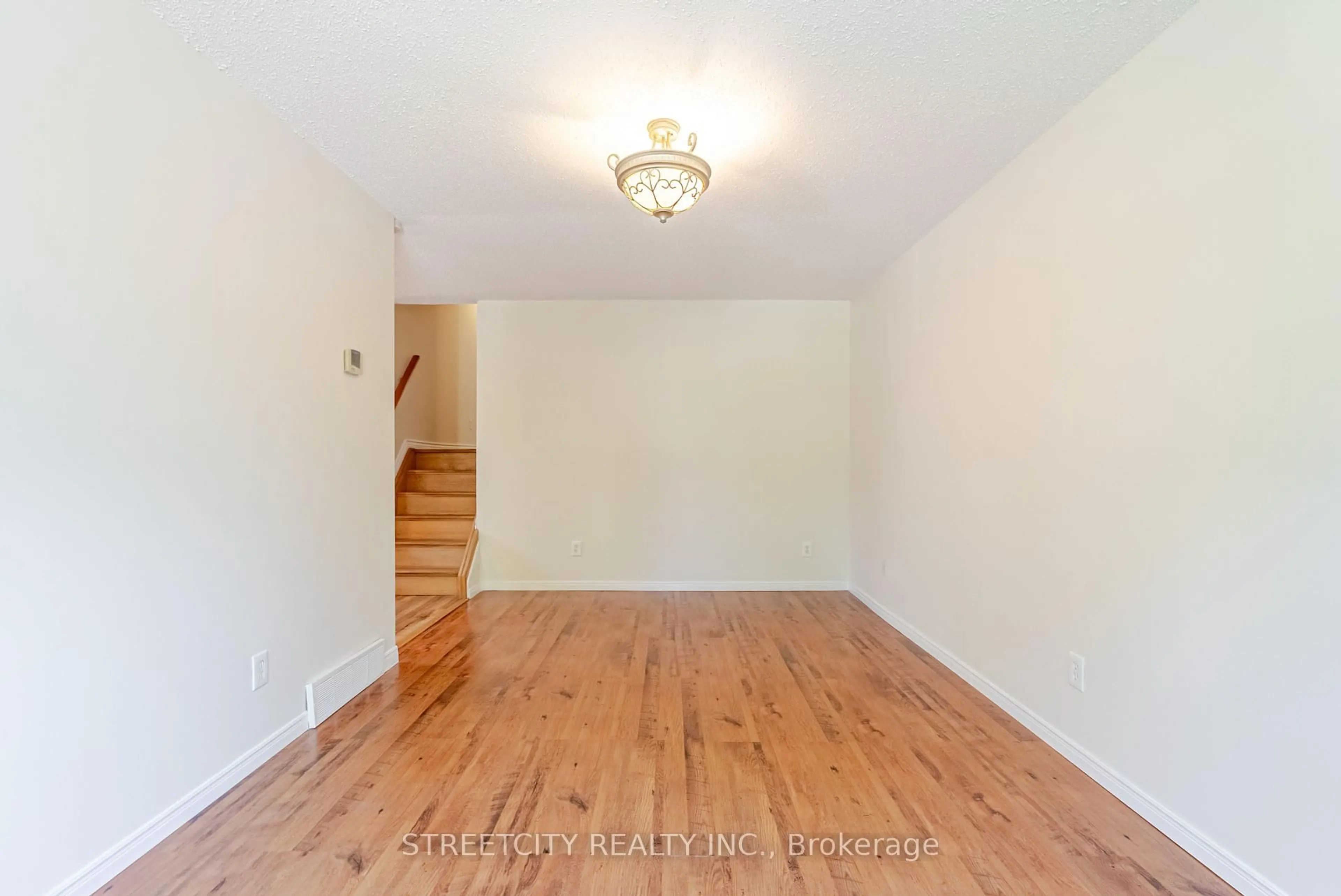 A pic of a room for 20 Fairchild Cres, London South Ontario N6E 3E2