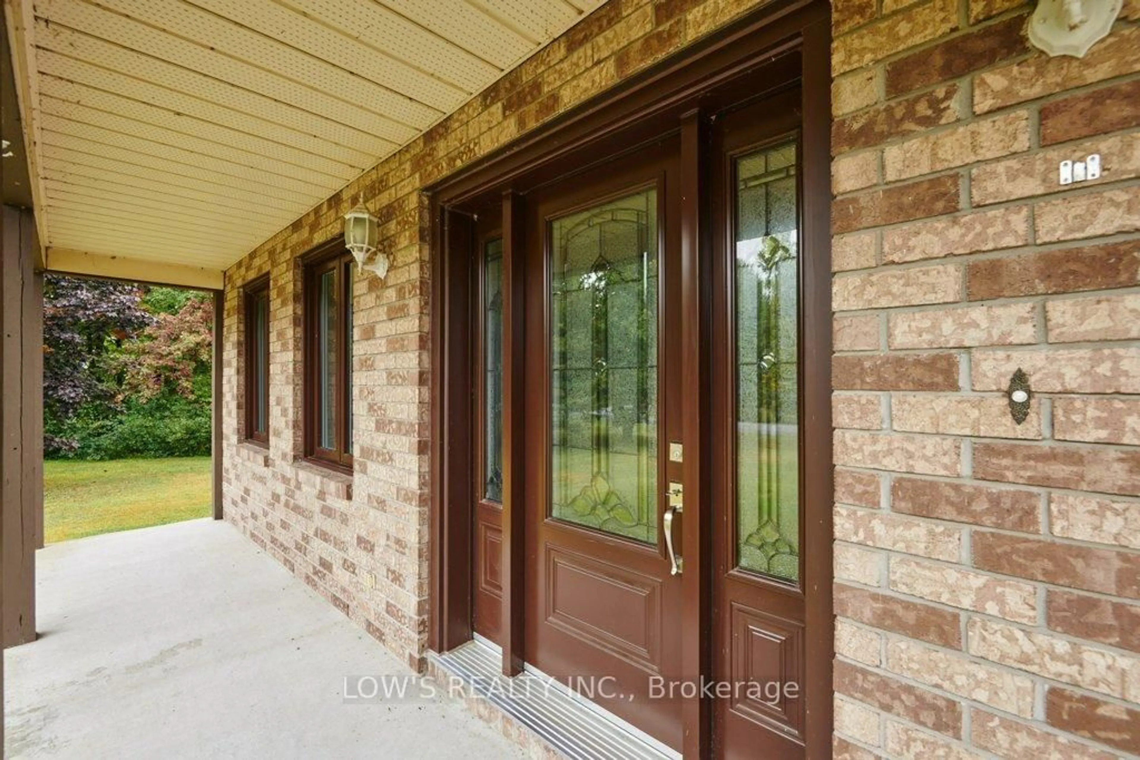 Indoor entryway for 1650 Lucien St, Champlain Ontario K0B 1K0