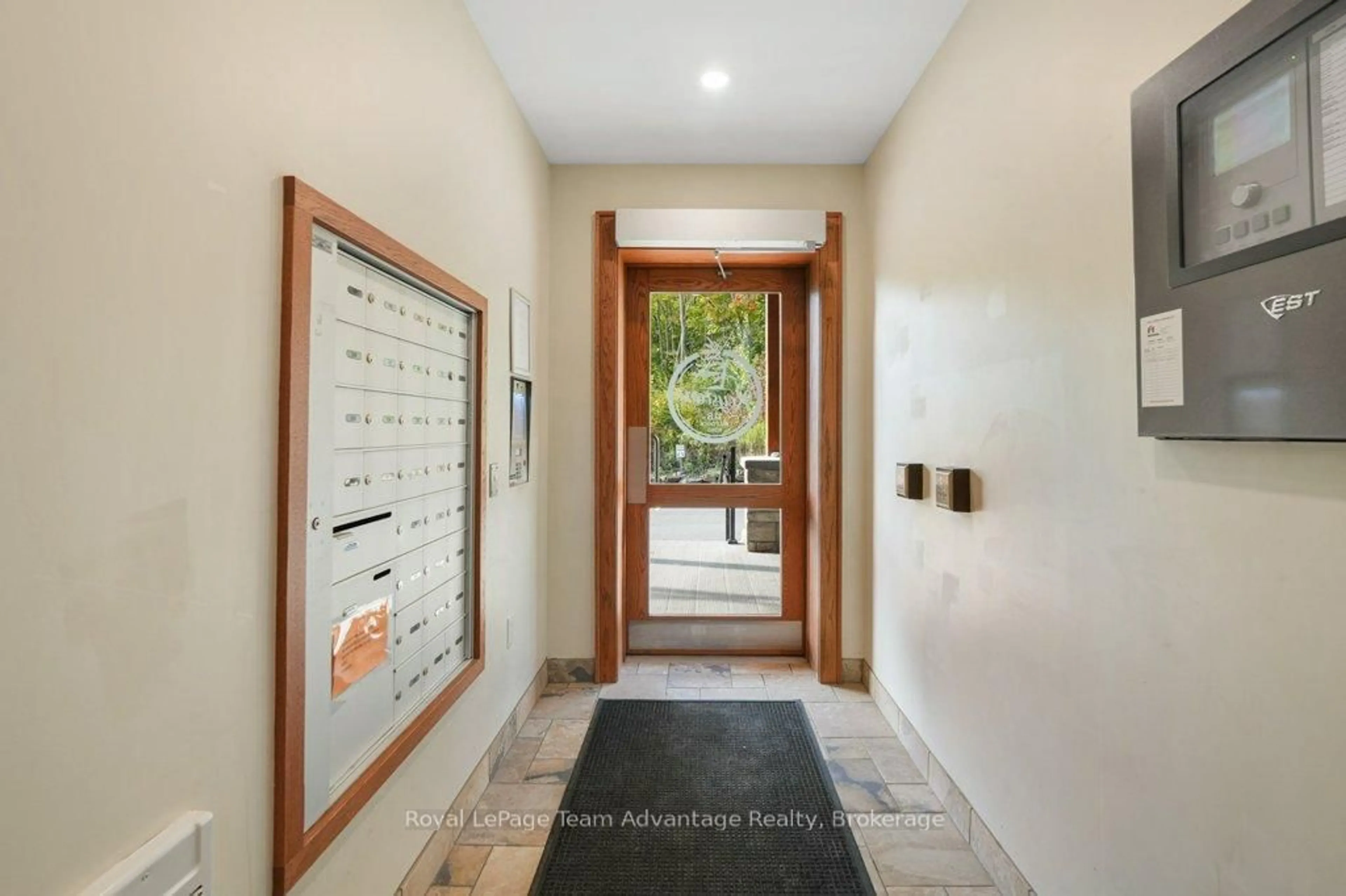 Indoor foyer for 11B Salt Dock Rd #103, Parry Sound Ontario P2A 3B6
