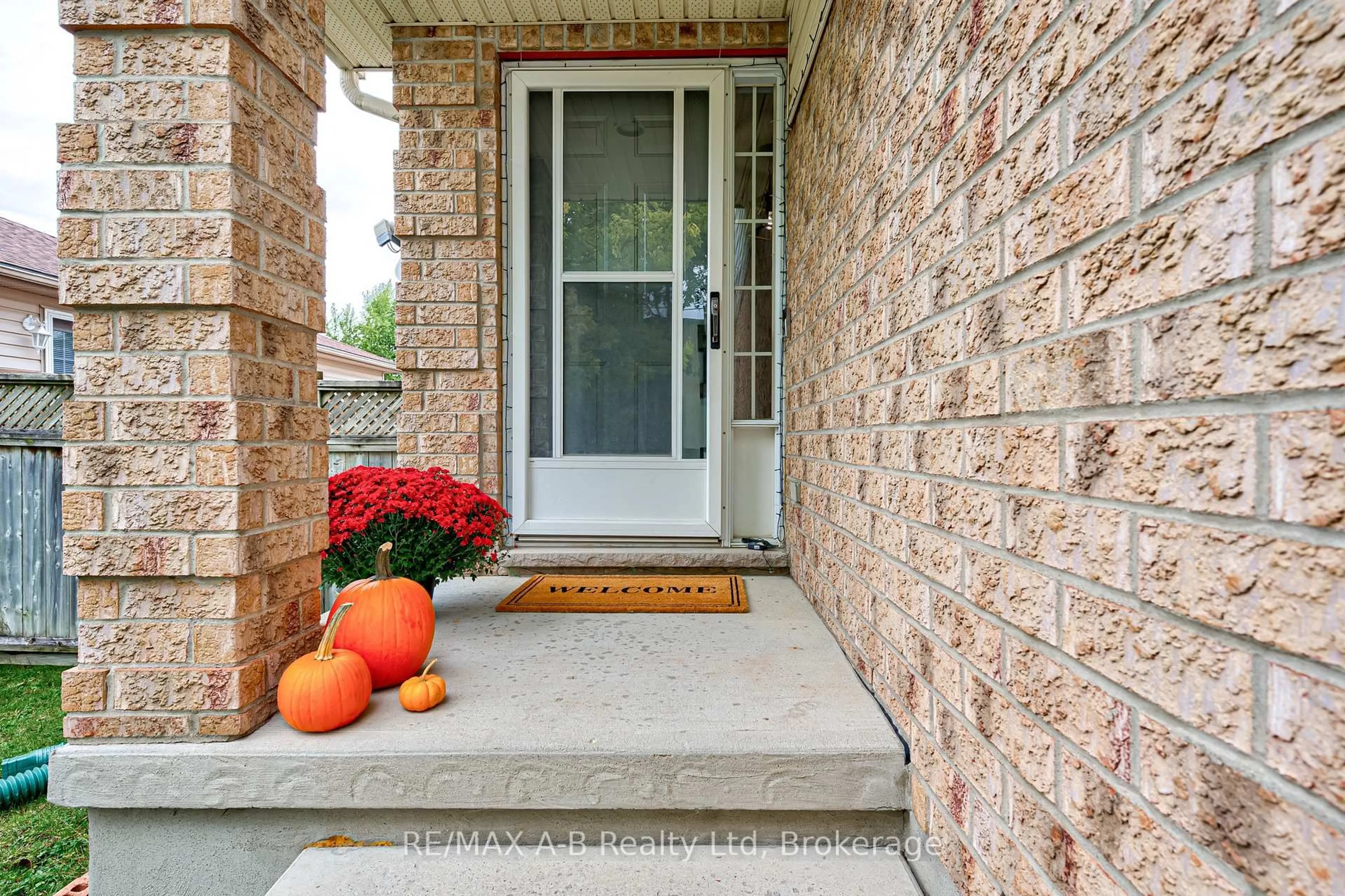Indoor entryway for 430 Brunswick St, Stratford Ontario N5A 3N4