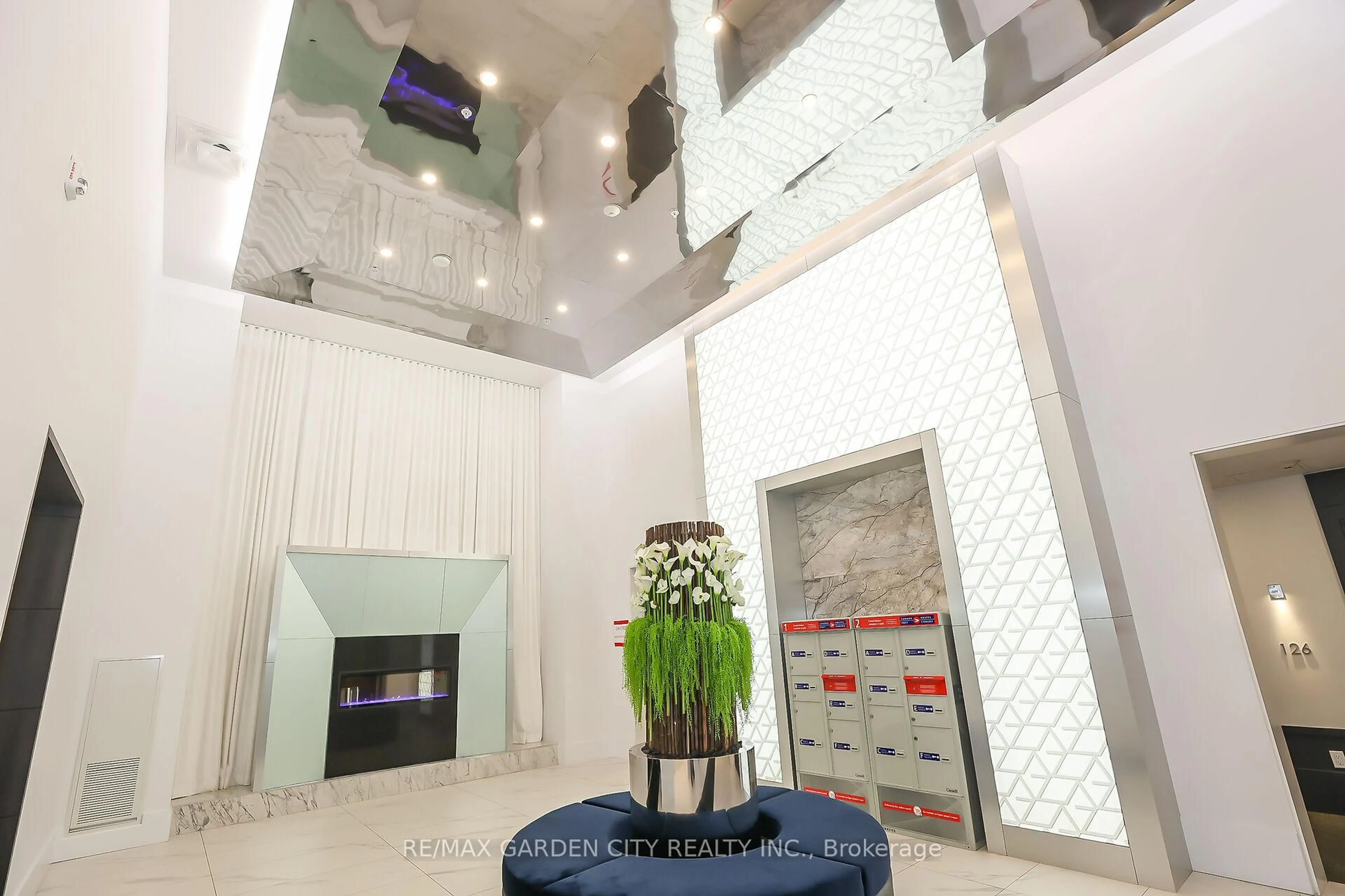 Lobby for 16 Concord Pl #431, Grimsby Ontario L3M 0J1