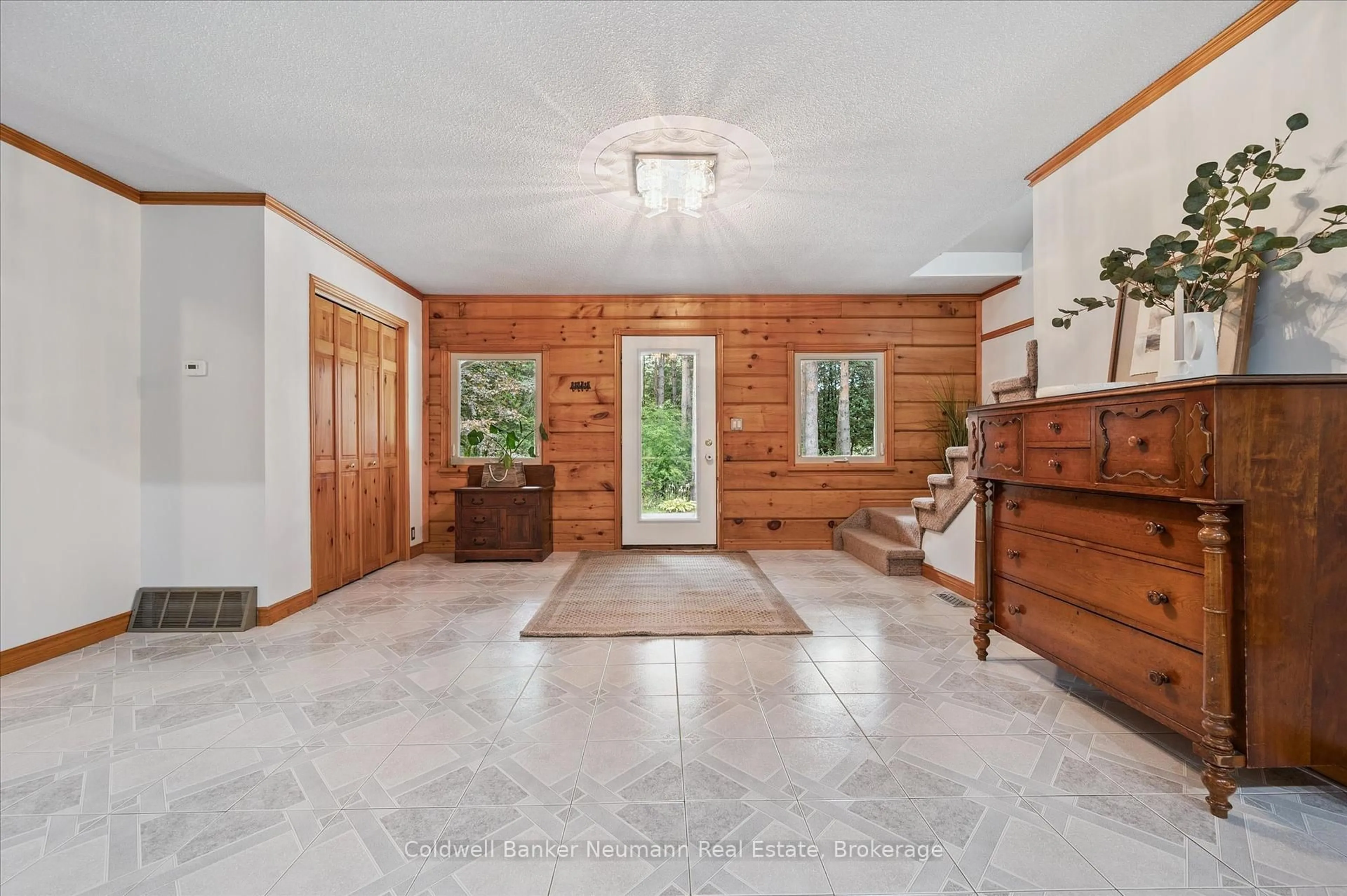 Indoor foyer for 403277 Grey Road 4, West Grey Ontario N0G 1R0
