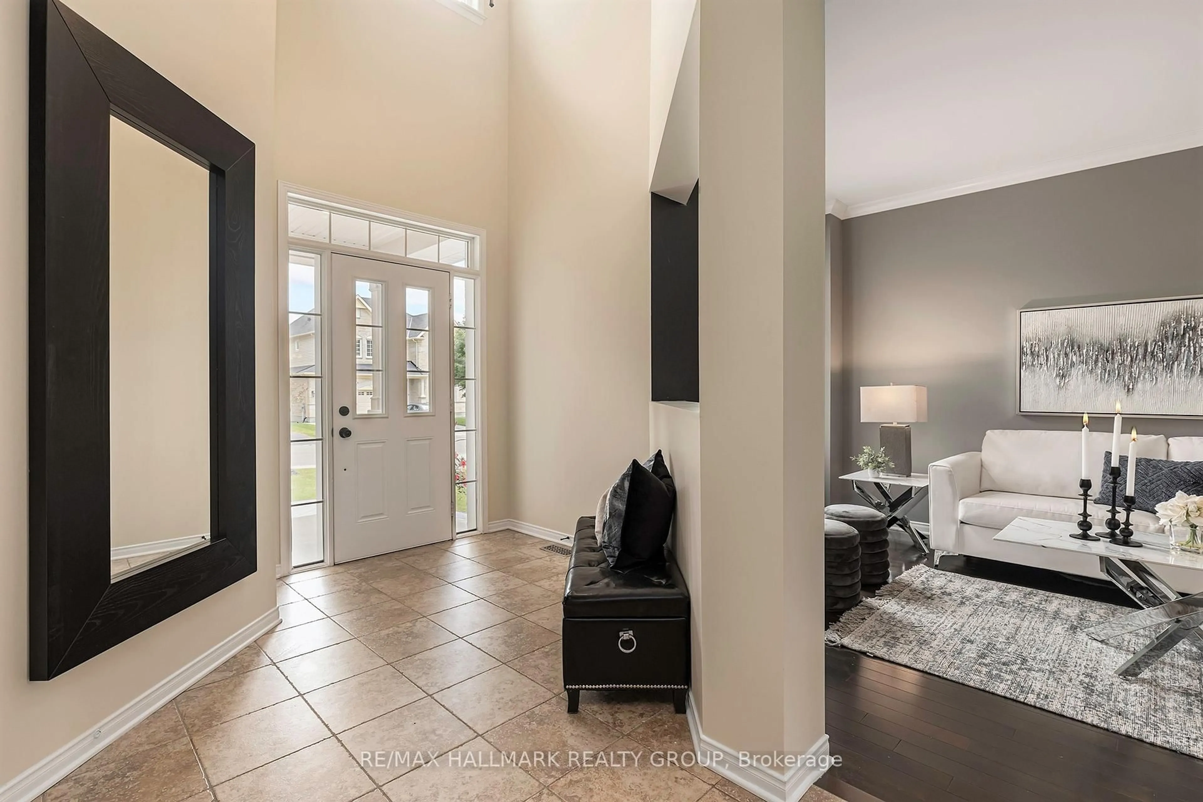 Indoor entryway for 828 Dalkena Pl, Ottawa Ontario K2J 0Y4
