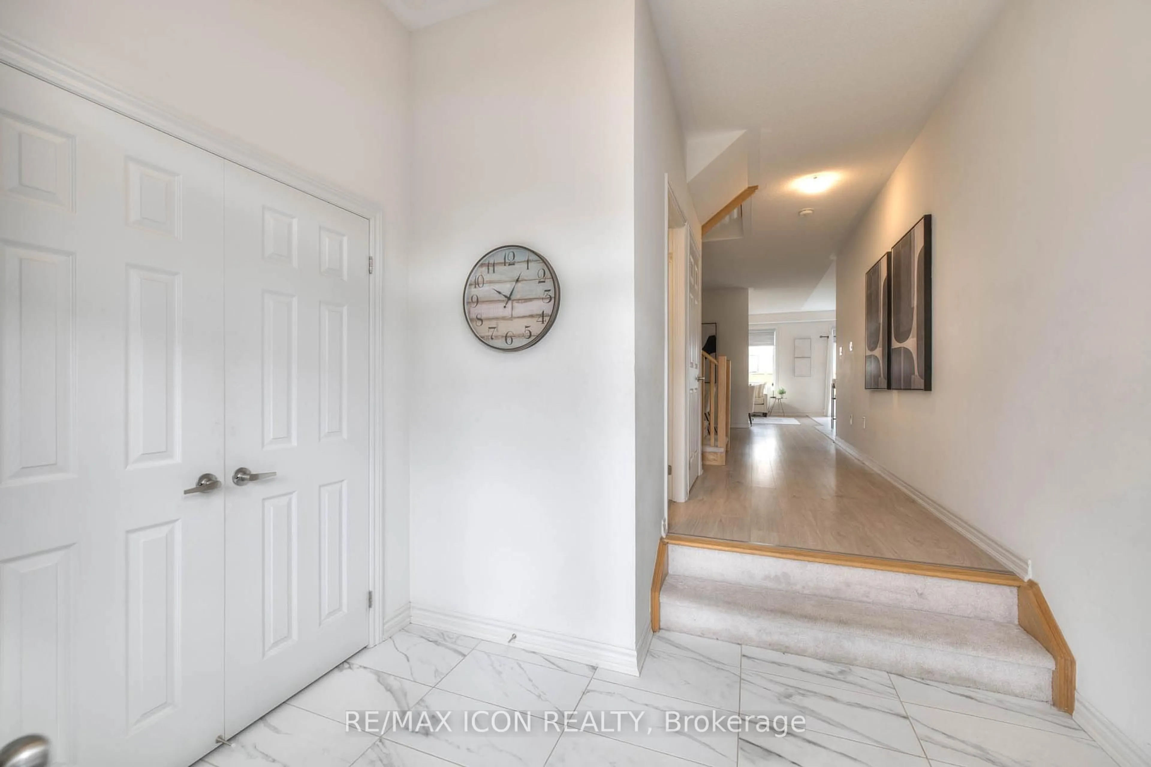 Indoor entryway for 43 Dass Dr, Centre Wellington Ontario N1M 0H9