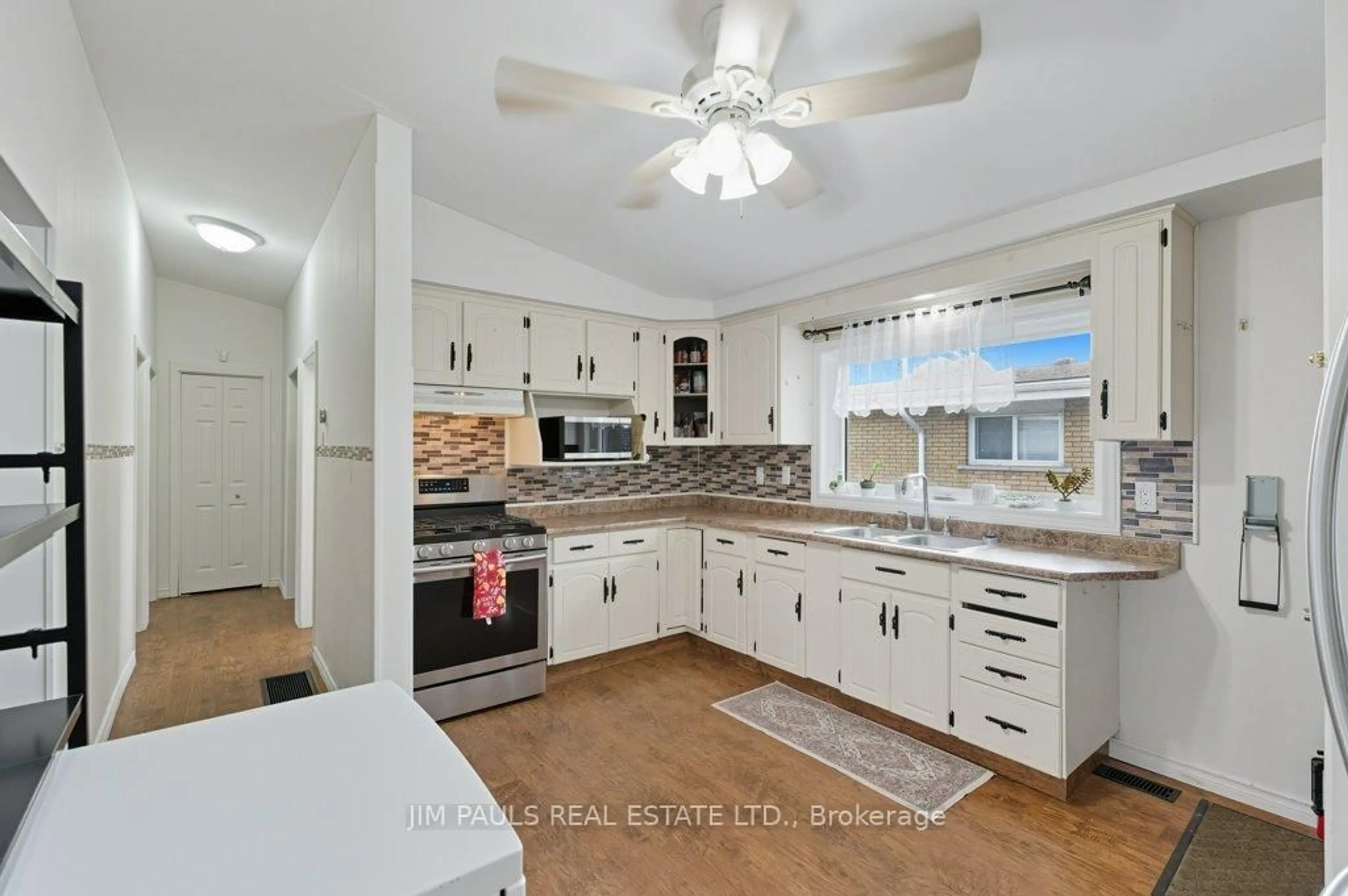 Open concept kitchen, ceramic/tile floor for 67 Deschene Ave, Hamilton Ontario L9A 3J8