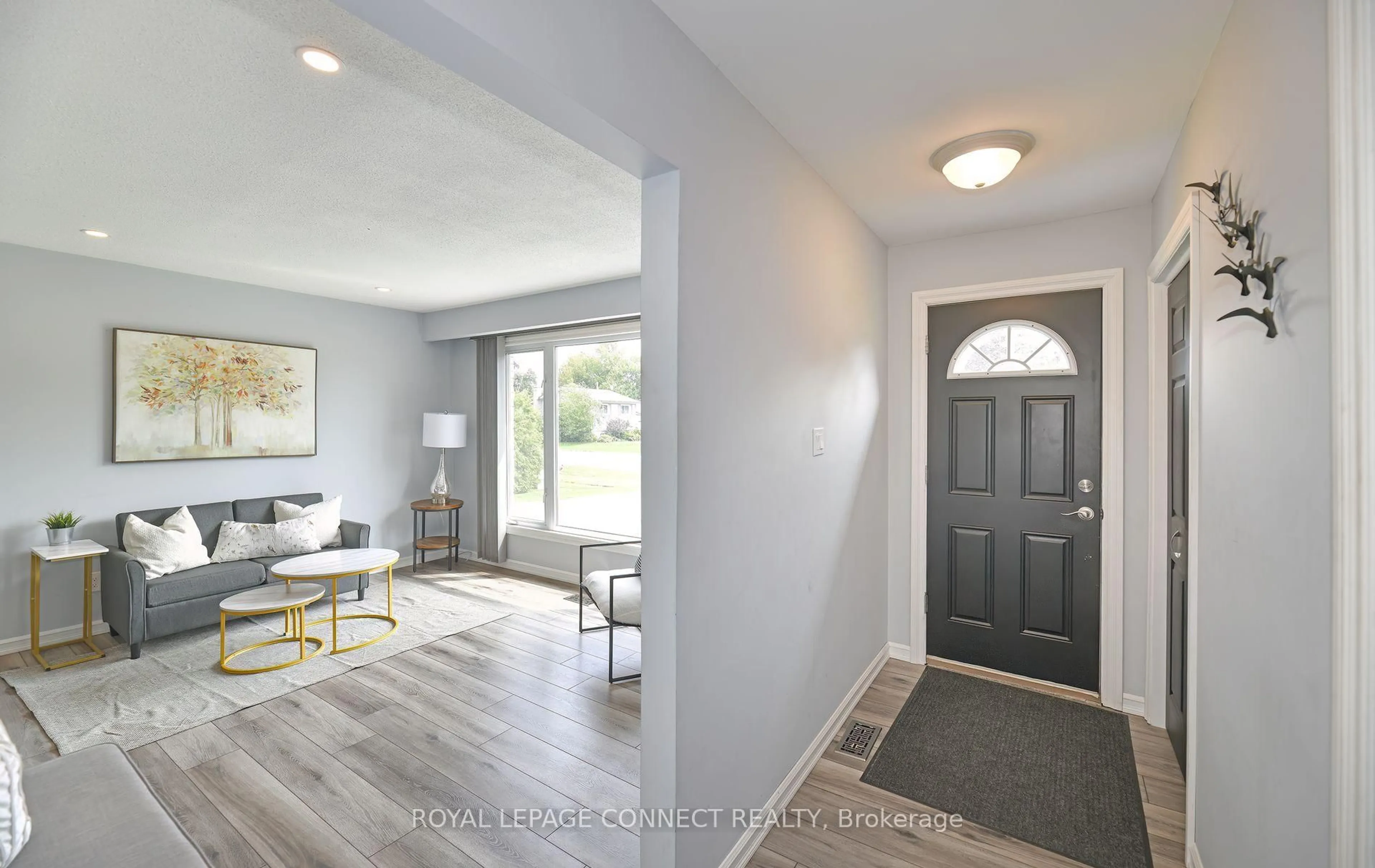 Indoor entryway for 113 Pleasant Point Rd, Kawartha Lakes Ontario K0M 2C0
