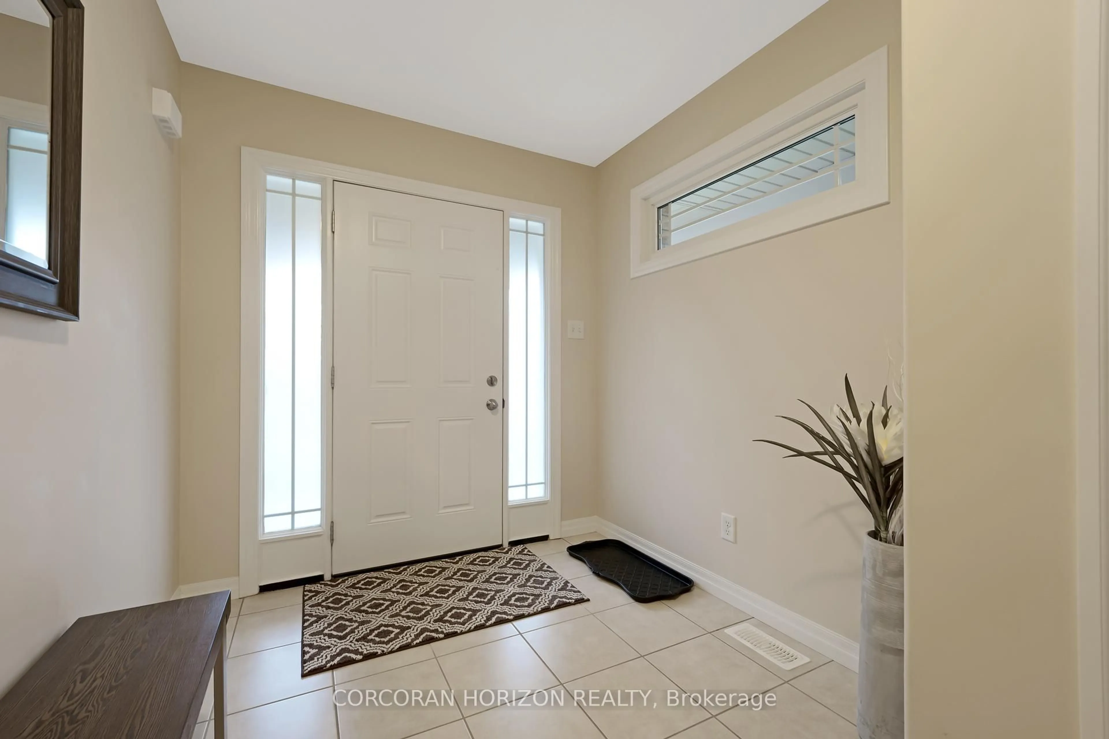 Indoor entryway for 19 Cox St, Cambridge Ontario N1S 0A3