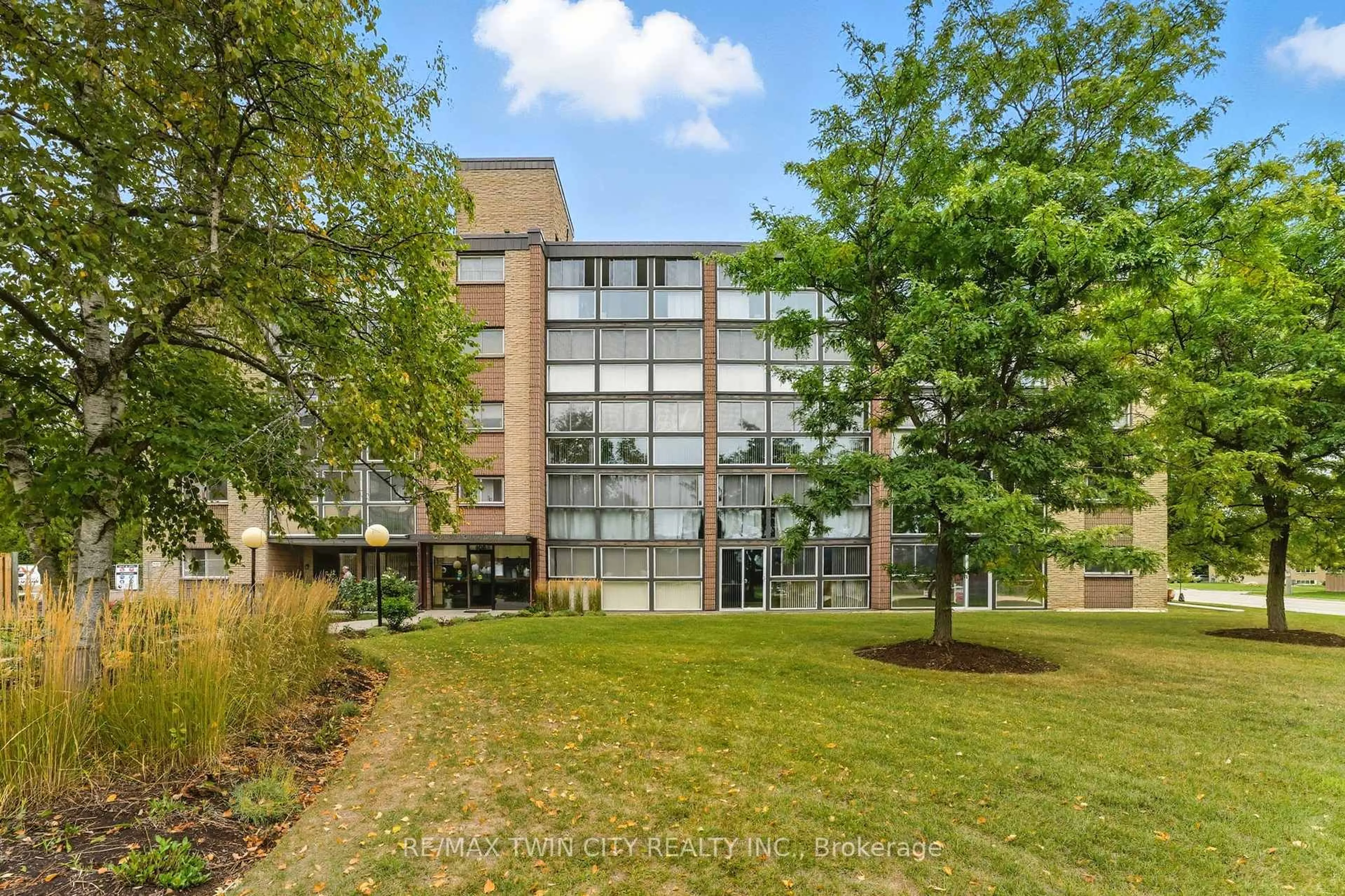 Unknown for 400 Champlain Blvd #305, Cambridge Ontario N1R 7J6