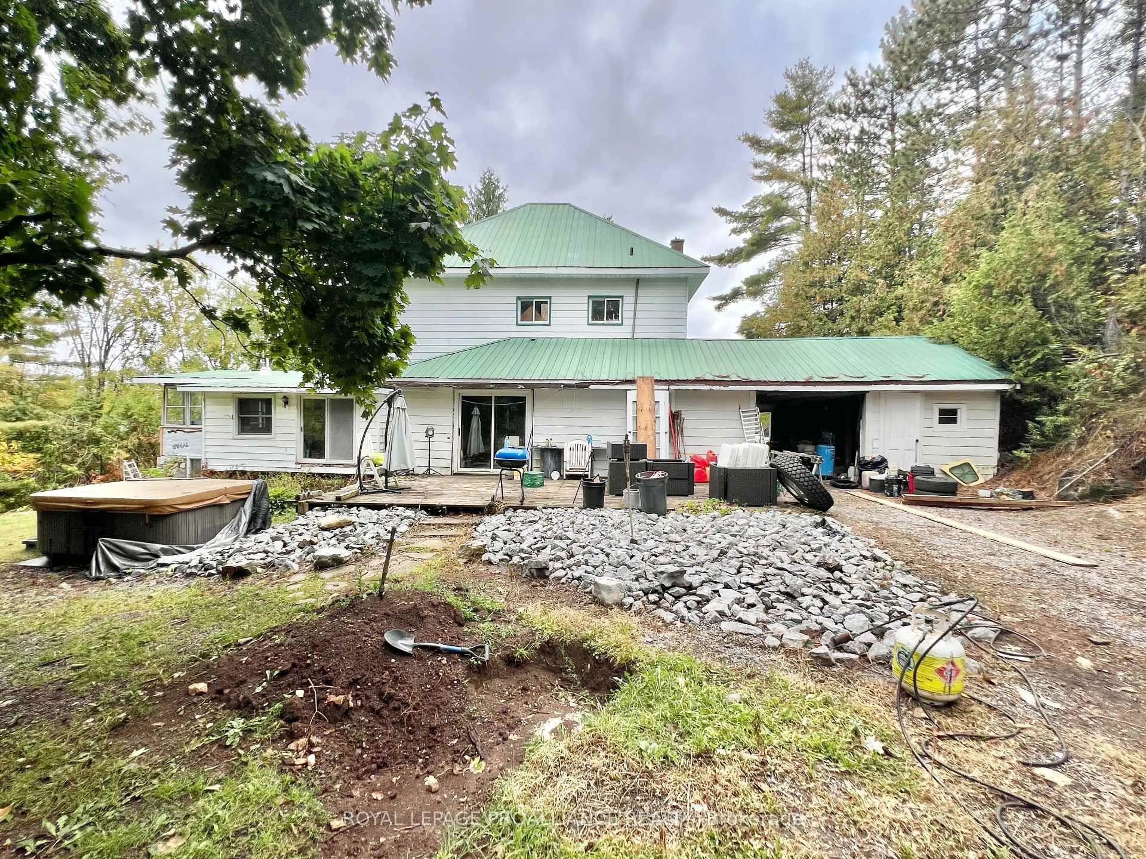 A pic from outside/outdoor area/front of a property/back of a property/a pic from drone, building for 16124 Highway 62, Madoc Ontario K0K 2K0