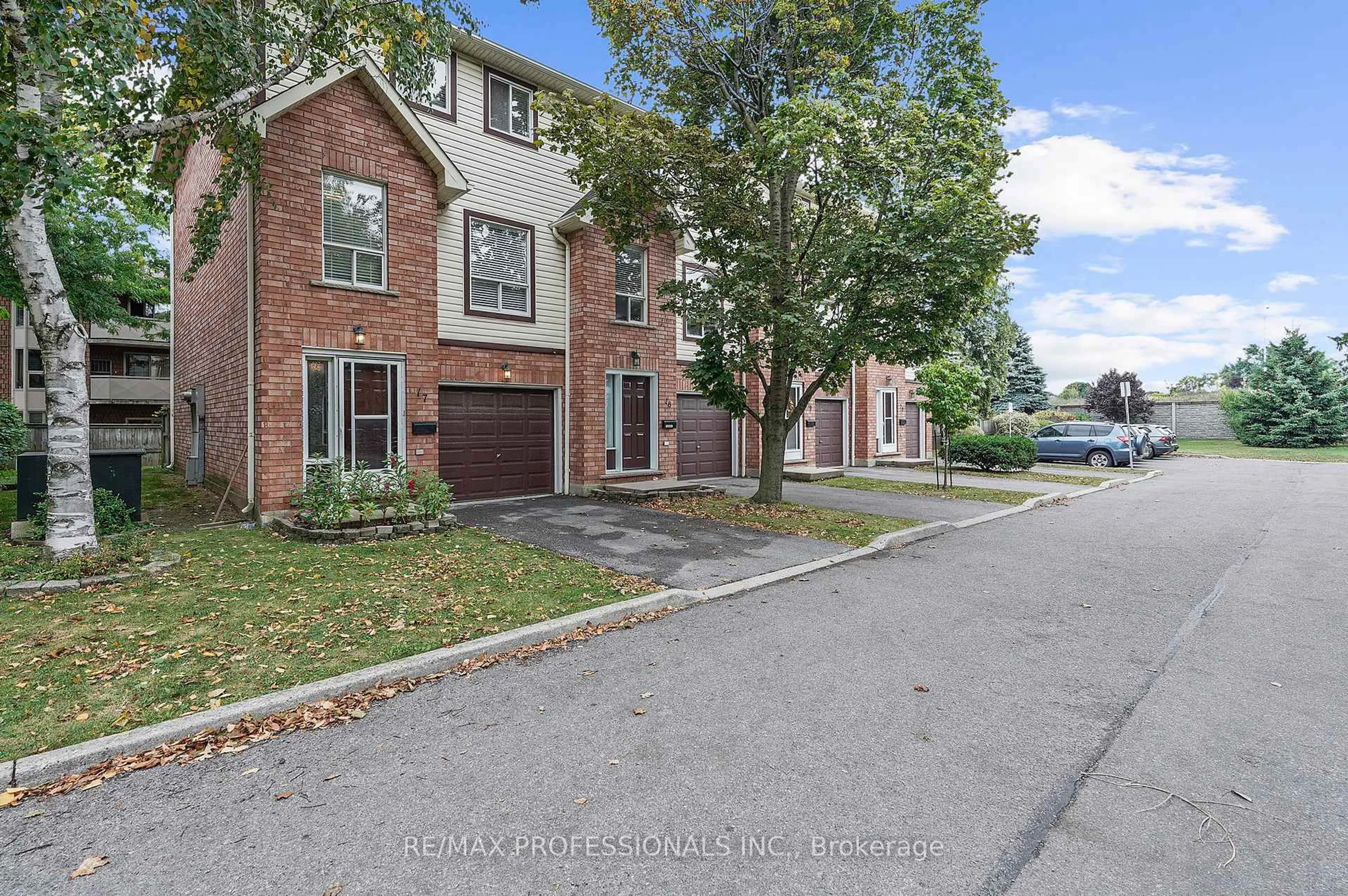 A pic from outside/outdoor area/front of a property/back of a property/a pic from drone, street for 384 Limeridge Rd #17, Hamilton Ontario L9A 2S7