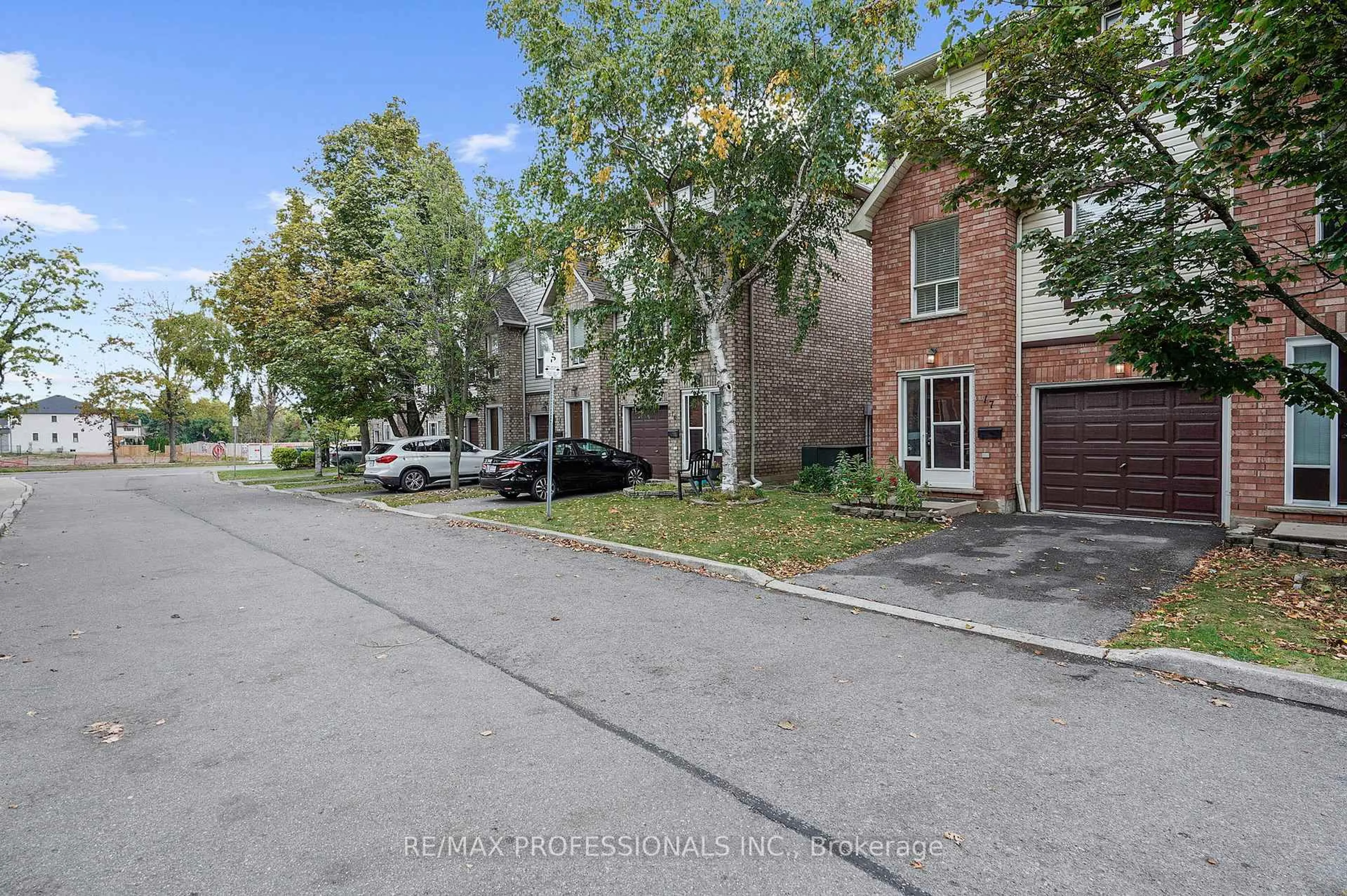 A pic from outside/outdoor area/front of a property/back of a property/a pic from drone, street for 384 Limeridge Rd #17, Hamilton Ontario L9A 2S7