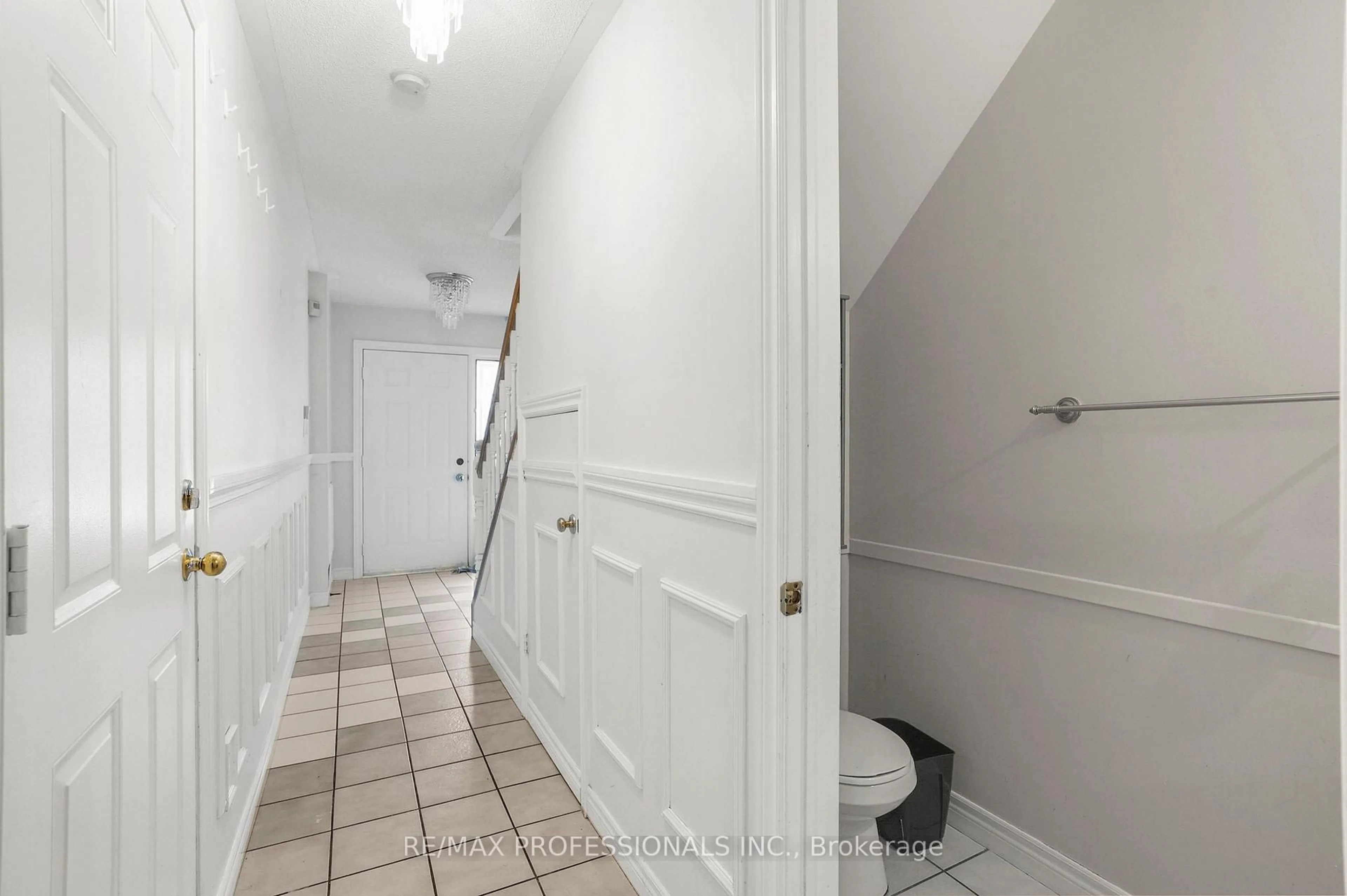 Unknown for 384 Limeridge Rd #17, Hamilton Ontario L9A 2S7