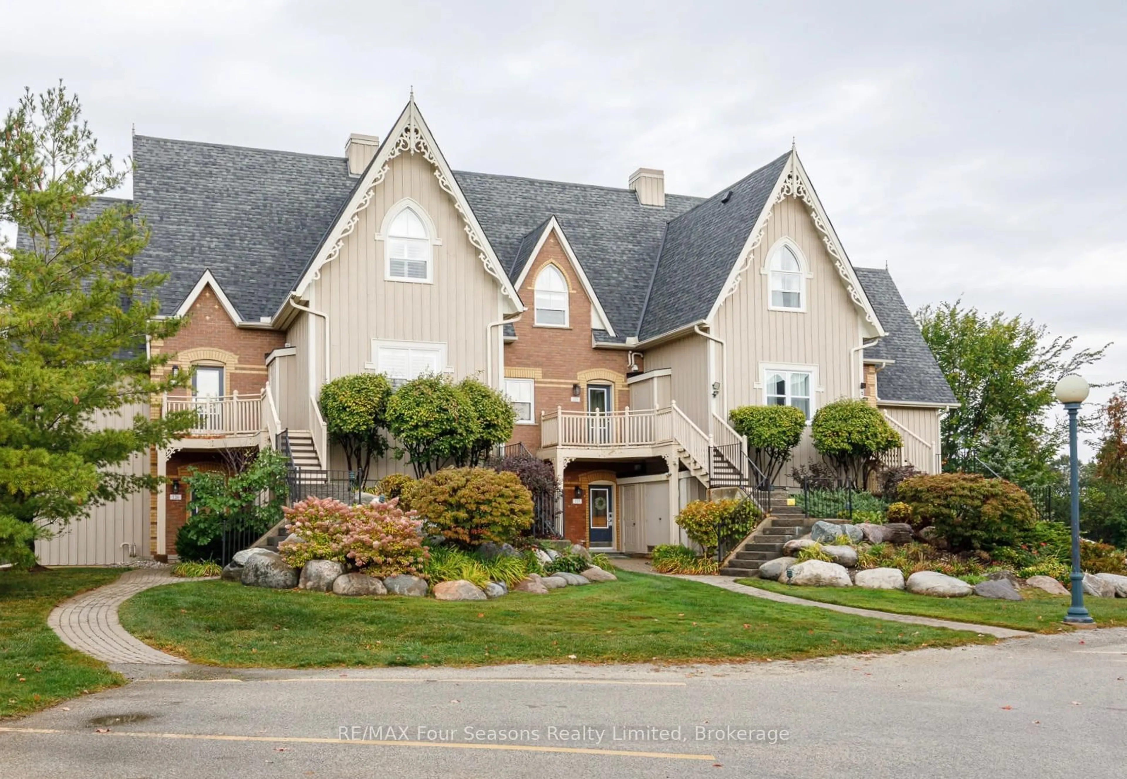 Home with brick exterior material, street for 170 Snowbridge Way #225, Blue Mountains Ontario N0H 2P0