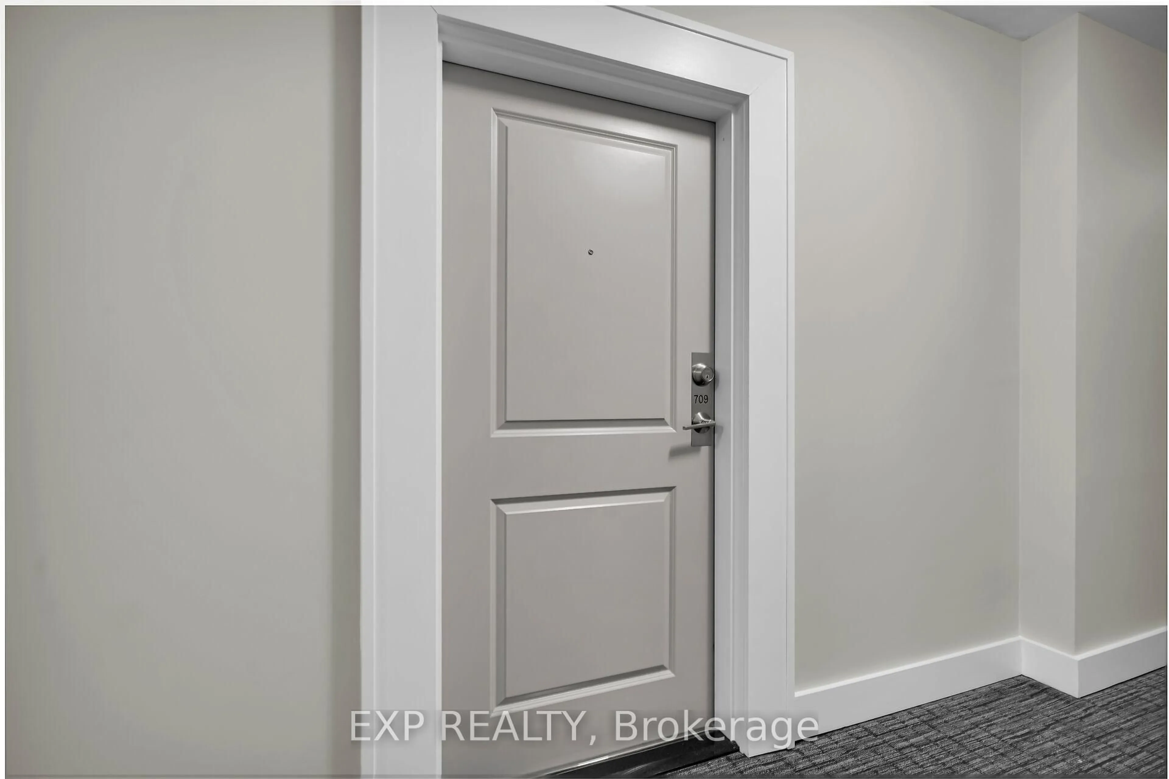 Indoor entryway for 260 VILLAGEWALK Blvd #709, London North Ontario N5X 0A6