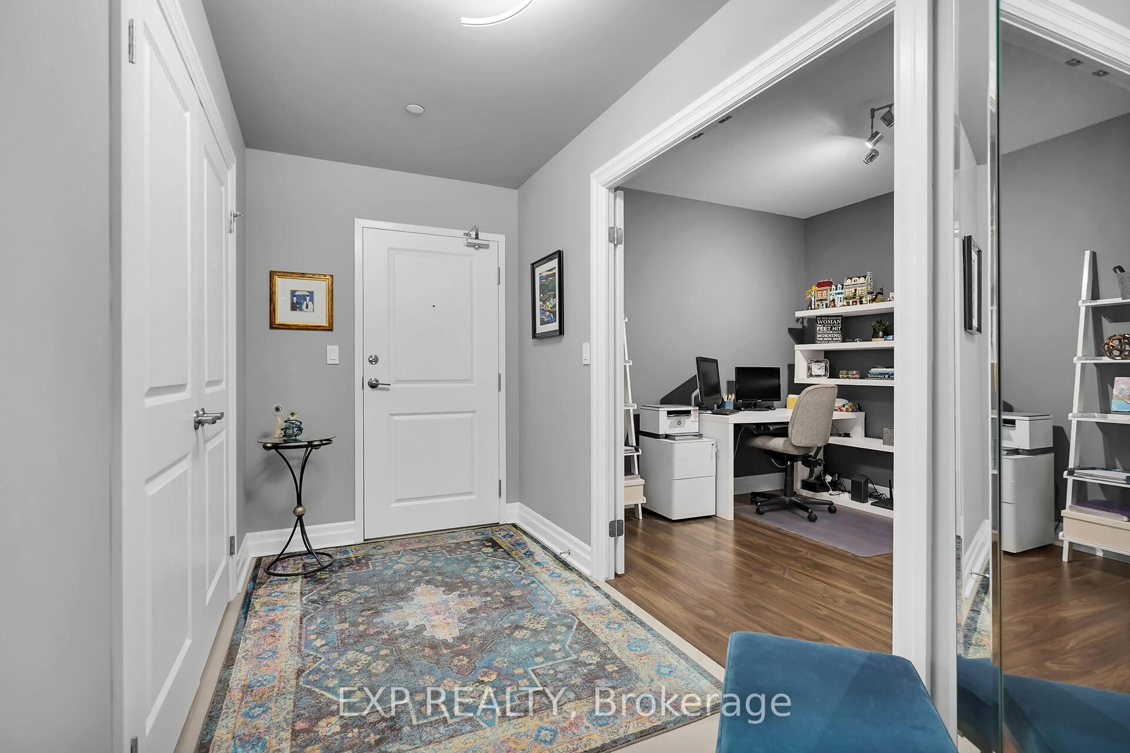 Indoor entryway for 260 VILLAGEWALK Blvd #709, London North Ontario N5X 0A6