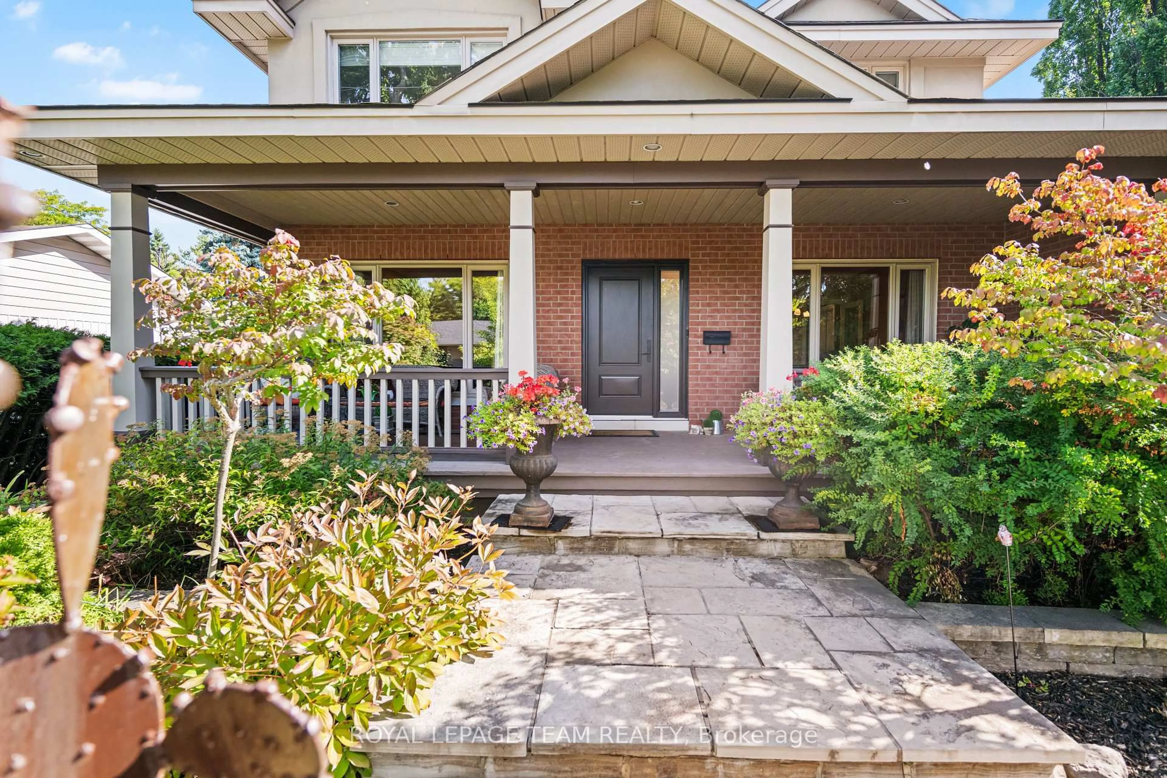 Home with brick exterior material, street for 1601 Apeldoorn Ave, Ottawa Ontario K2C 1V4
