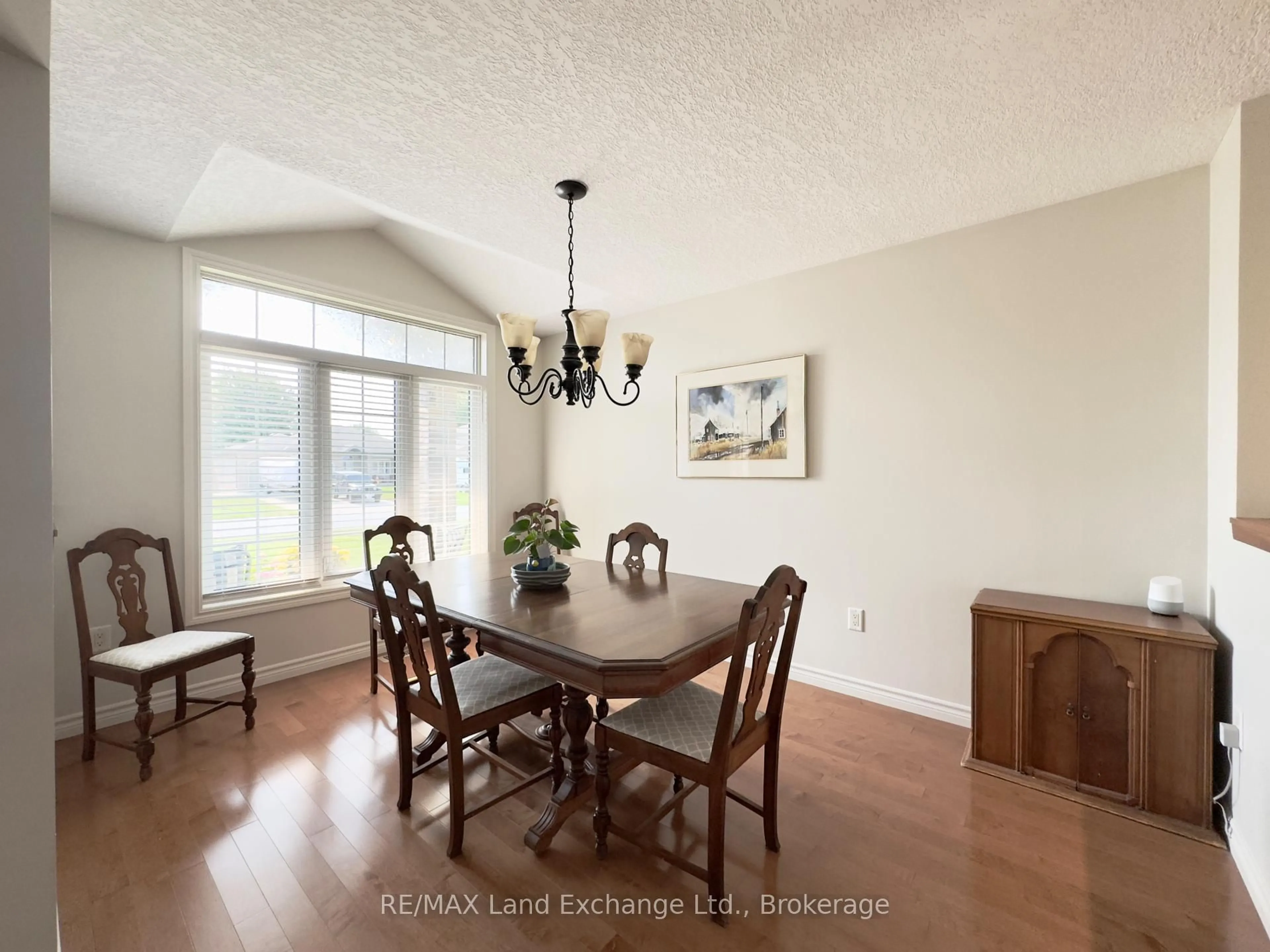 Dining room, wood/laminate floor for 246 Stickel St, Saugeen Shores Ontario N0H 2C1