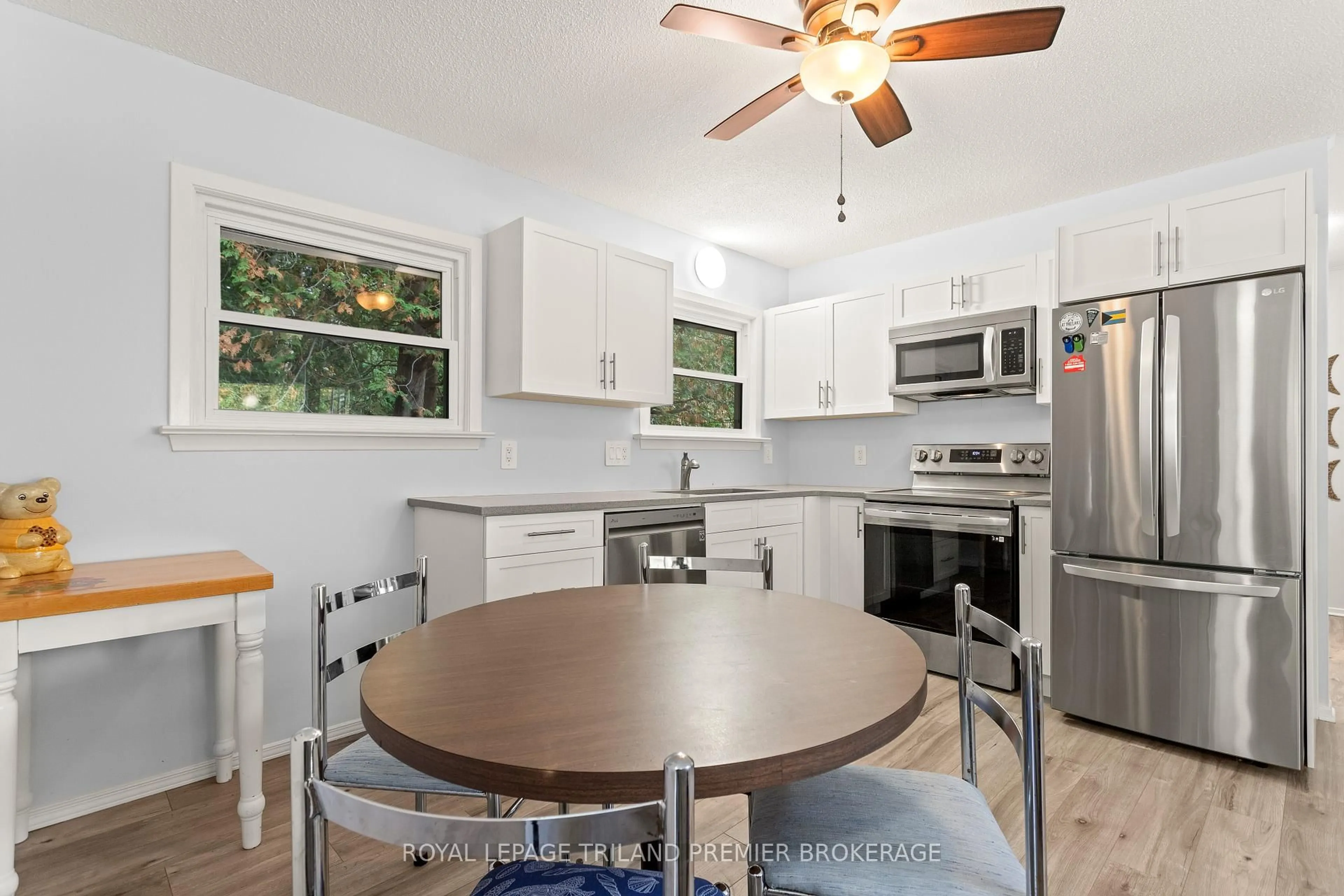 Standard kitchen, unknown for 9632 Beachway Dr, Lambton Shores Ontario N0N 1J3