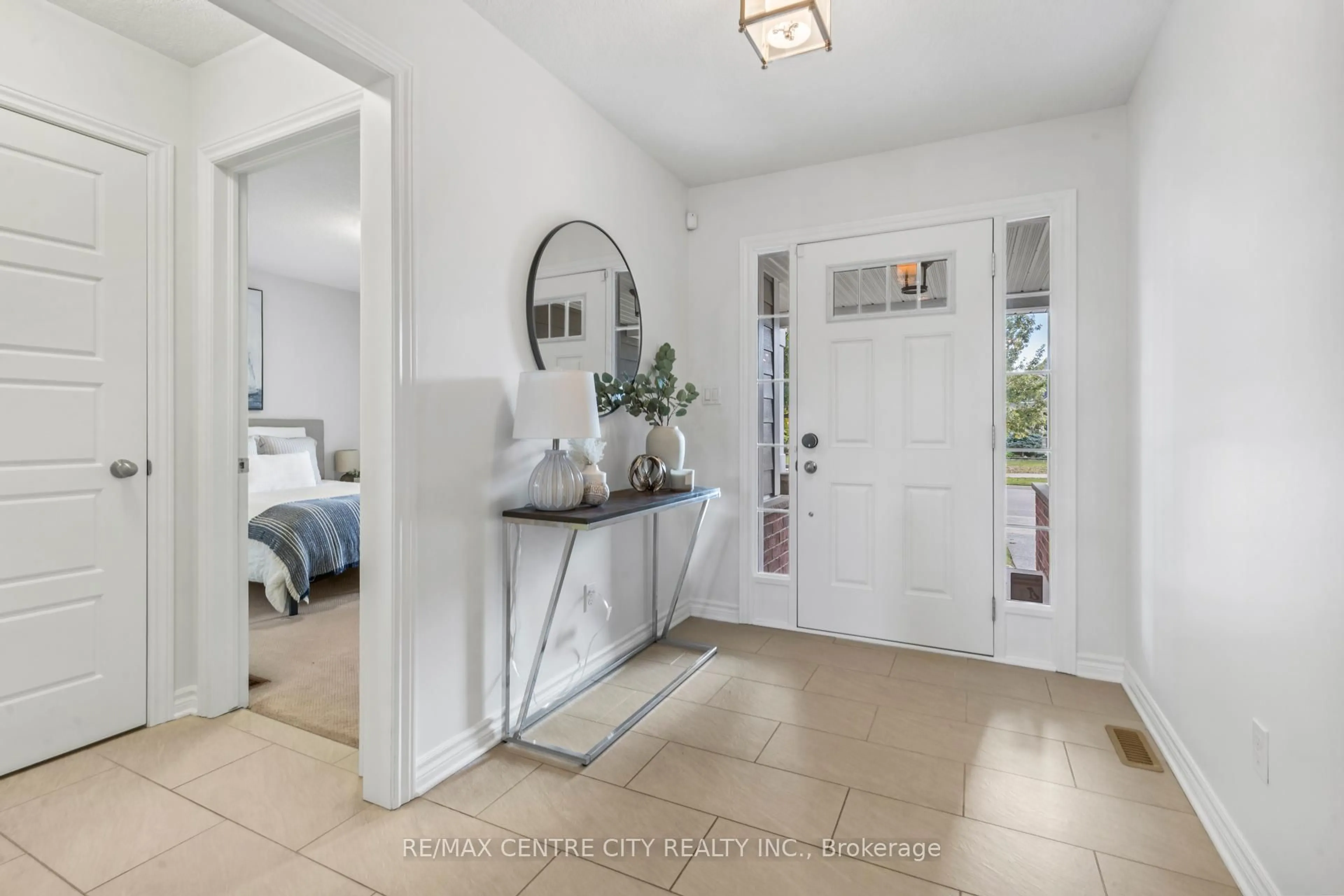 Indoor entryway for 177 Lake Margaret Tr, St. Thomas Ontario N5R 0B7
