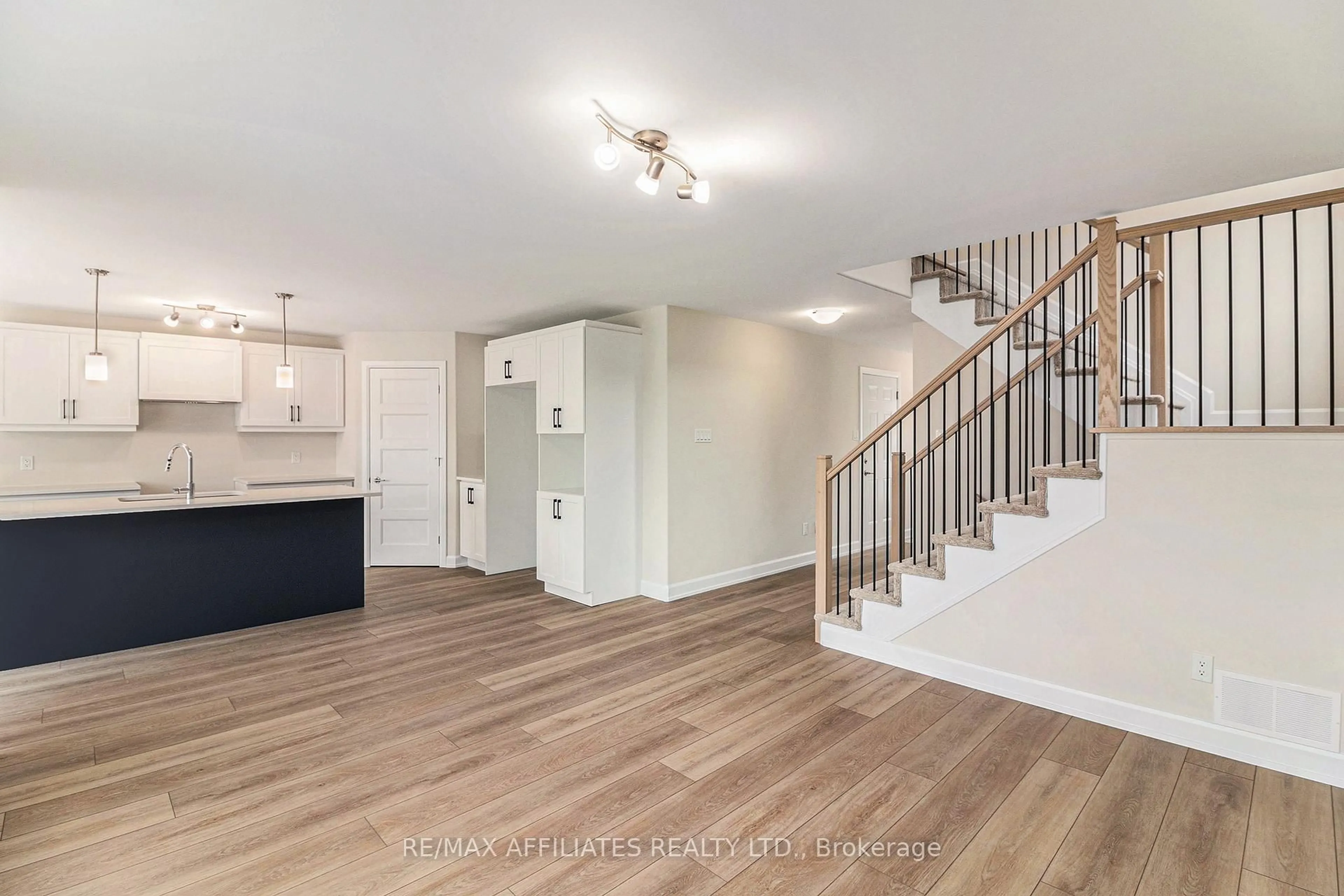 Unknown for 615 Geneva Cres, Russell Ontario K0A 1W0