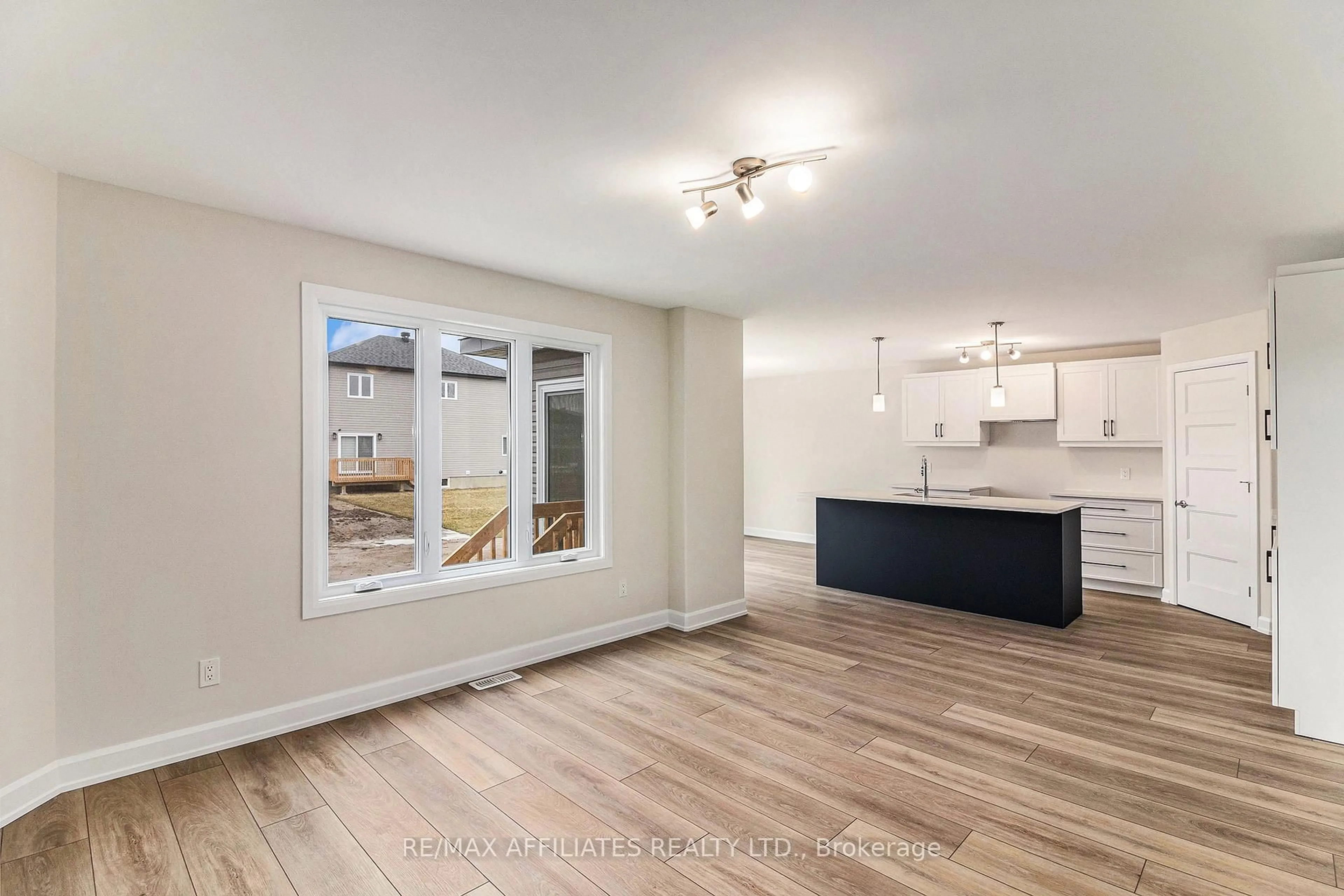 Open concept kitchen, wood/laminate floor for 615 Geneva Cres, Russell Ontario K0A 1W0