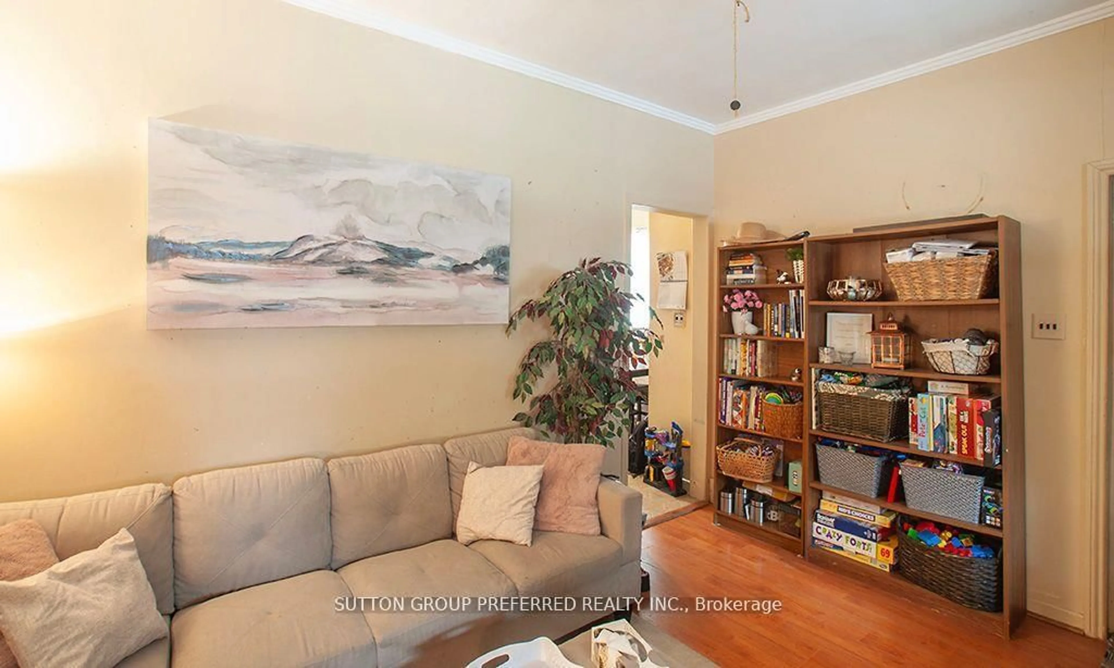 Living room with furniture, wood/laminate floor for 138 Colborne St, London East Ontario N6B 2R9
