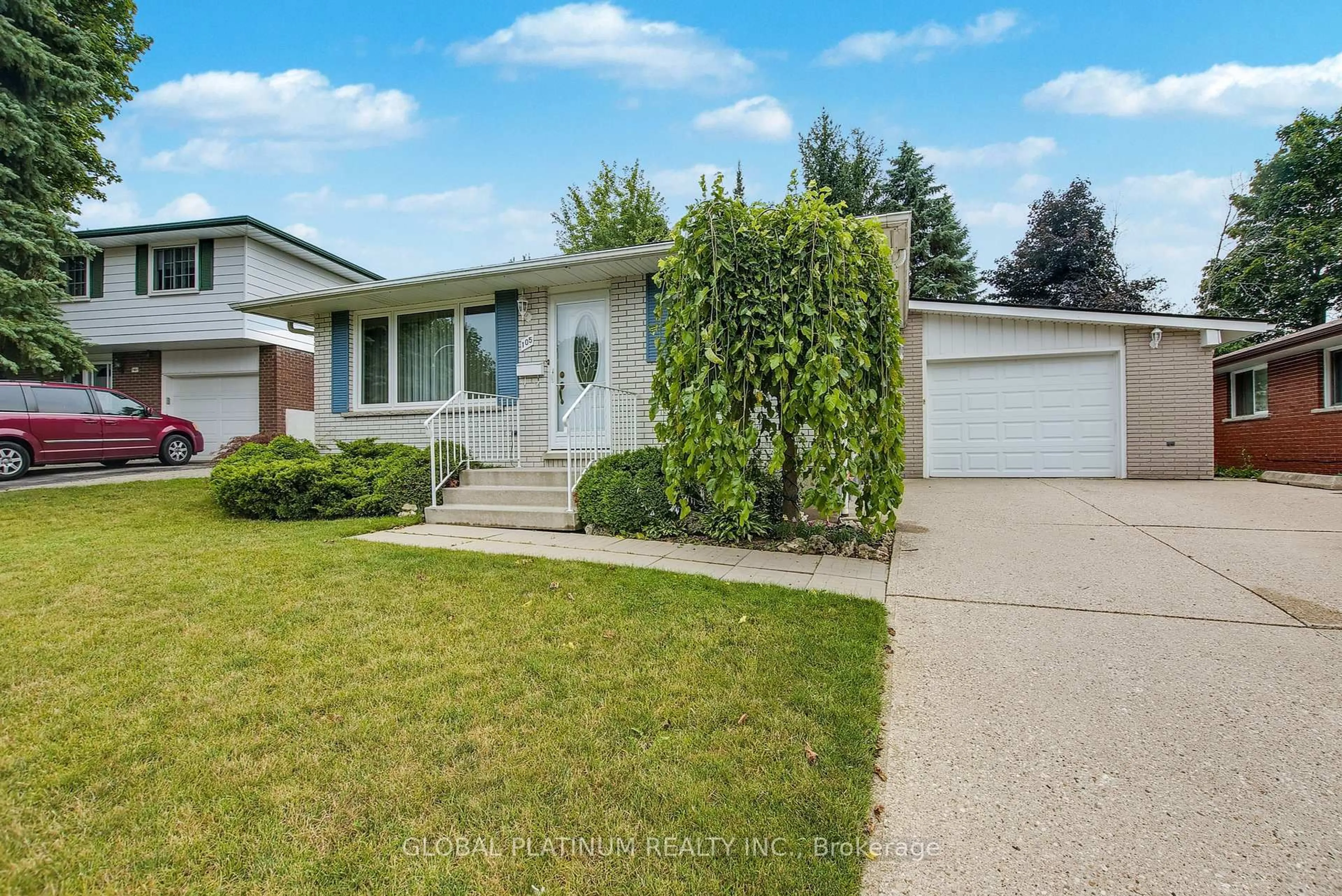 Home with vinyl exterior material, street for 105 Silverspring Cres, Kitchener Ontario N2M 4P3