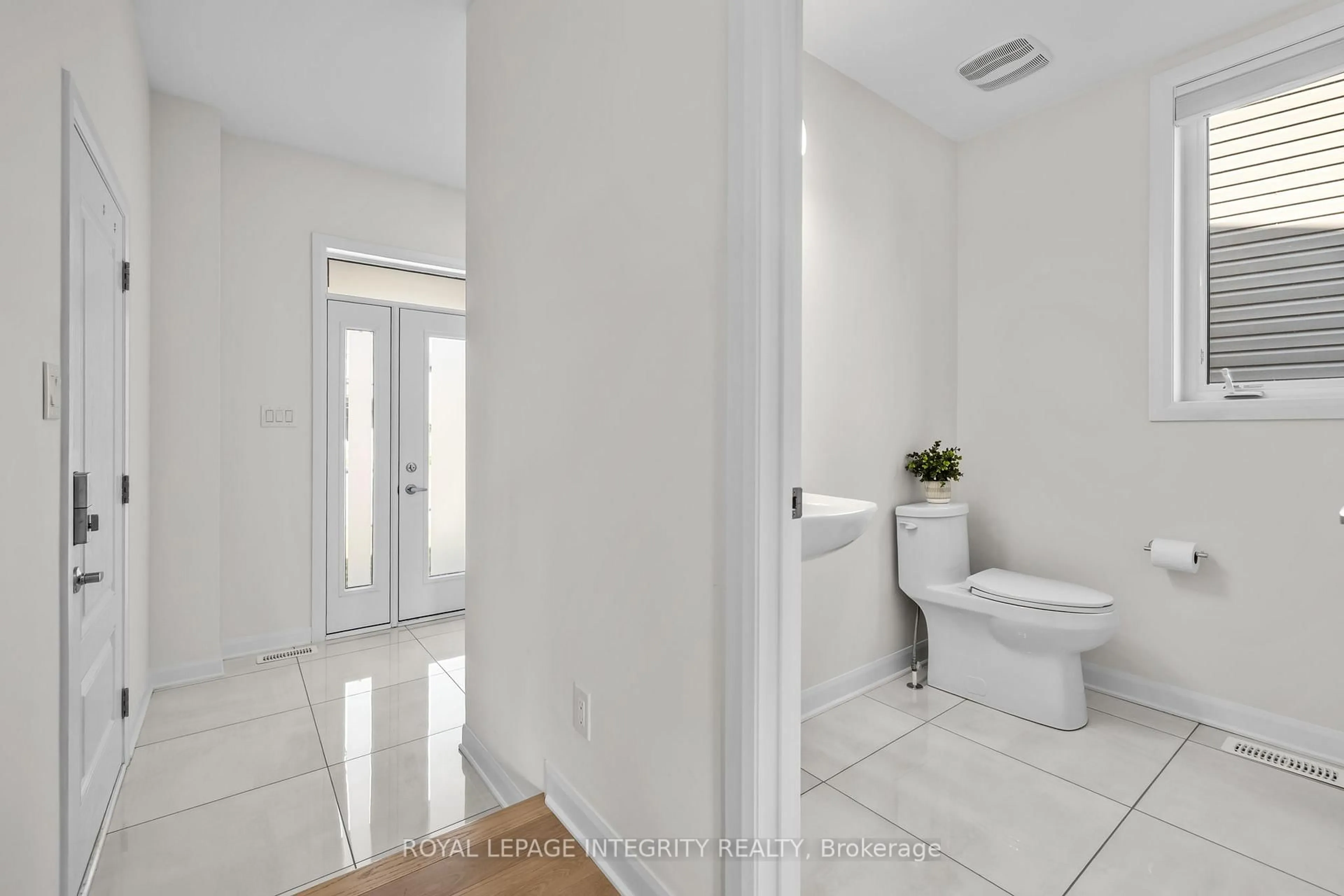 Standard bathroom, ceramic/tile floor for 1002 Jubilation Crt, Ottawa Ontario K4A 5K5