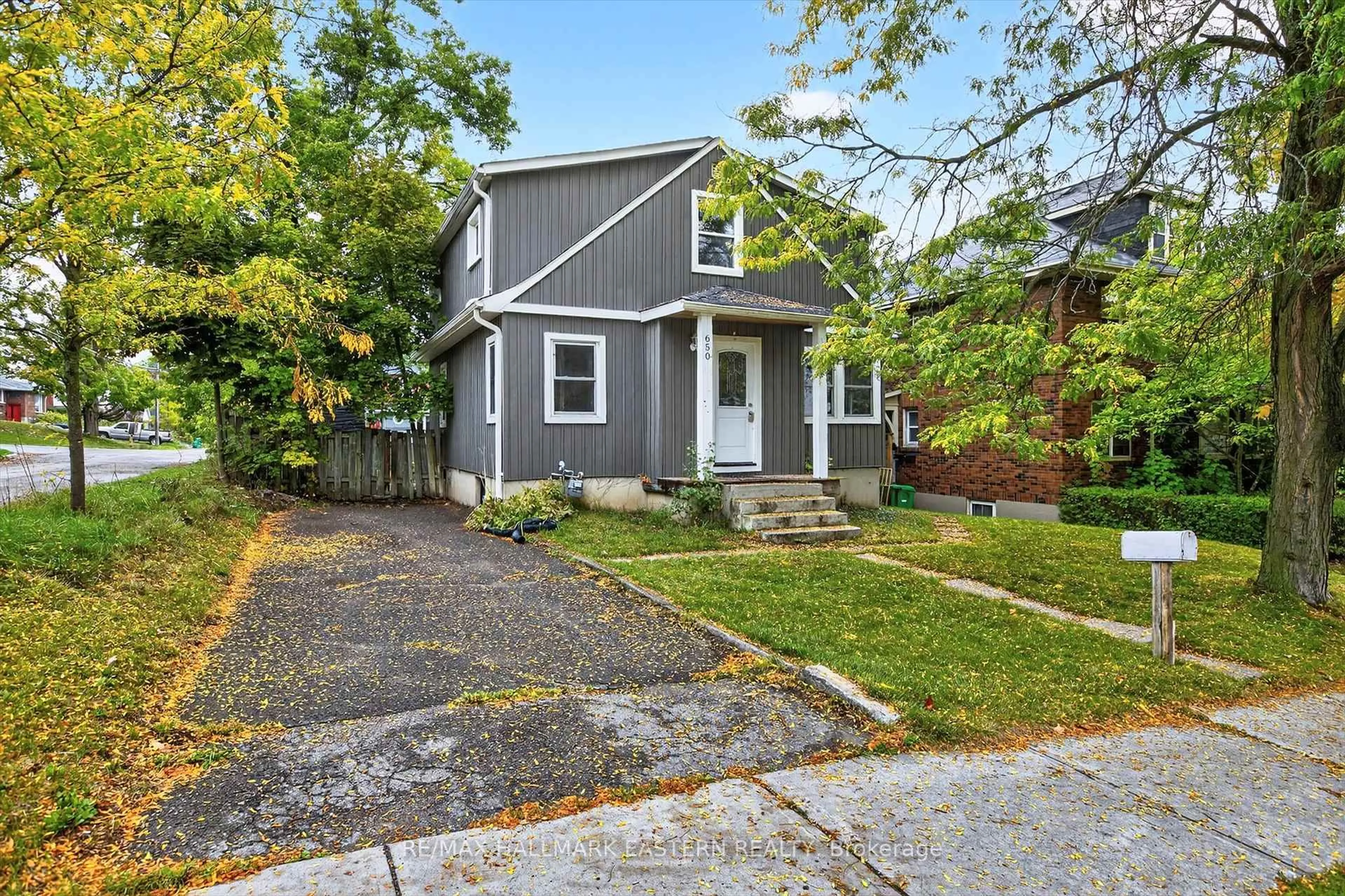 Home with vinyl exterior material, street for 650 Bolivar St, Peterborough Ontario K9J 4S2