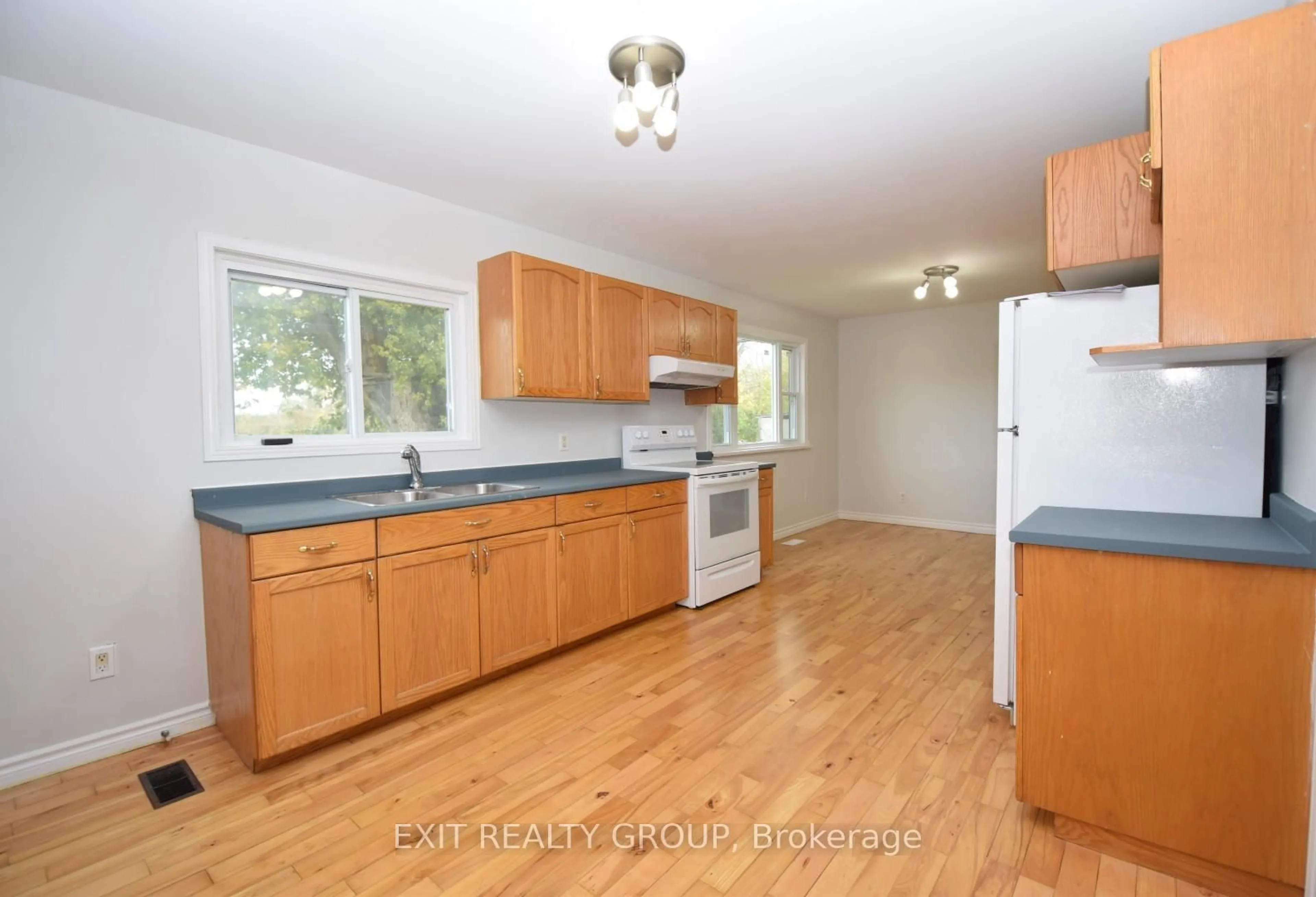 Standard kitchen, wood/laminate floor for 5 Howard St, Shannonville Ontario K0K 3A0
