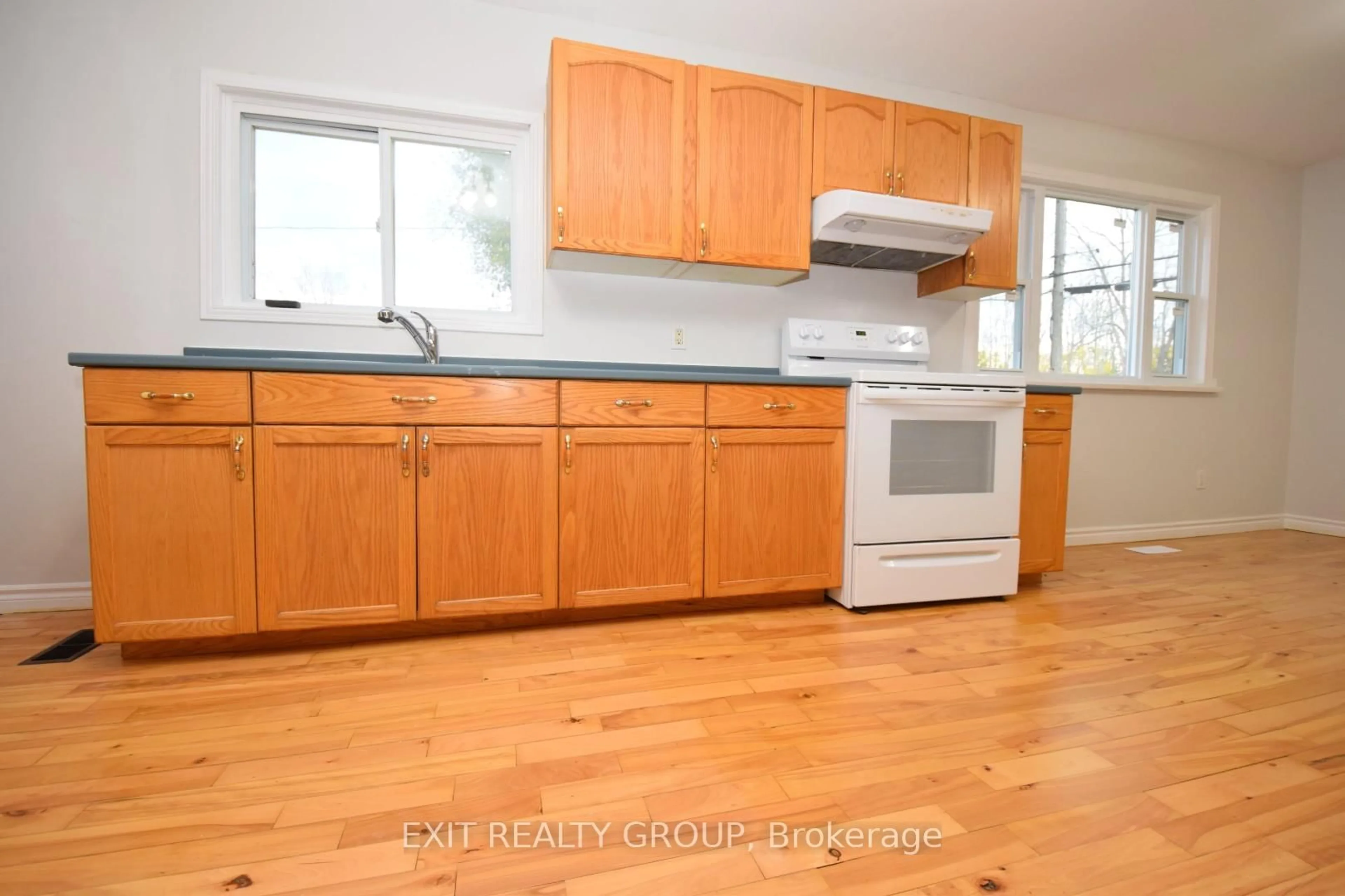 Standard kitchen, wood/laminate floor for 5 Howard St, Shannonville Ontario K0K 3A0