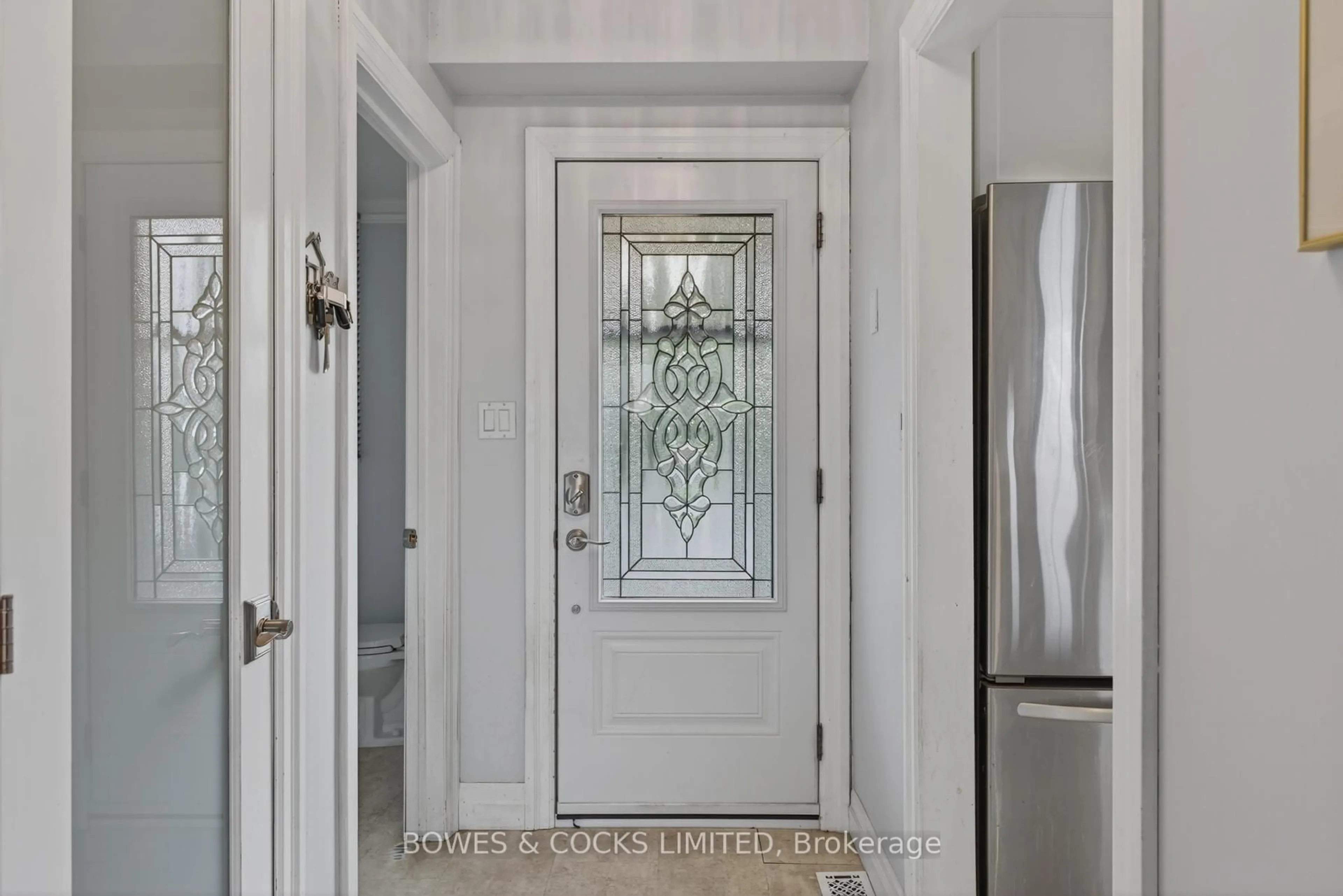 Indoor entryway for 284 Port Hoover Rd, Kawartha Lakes Ontario K9K 1A8