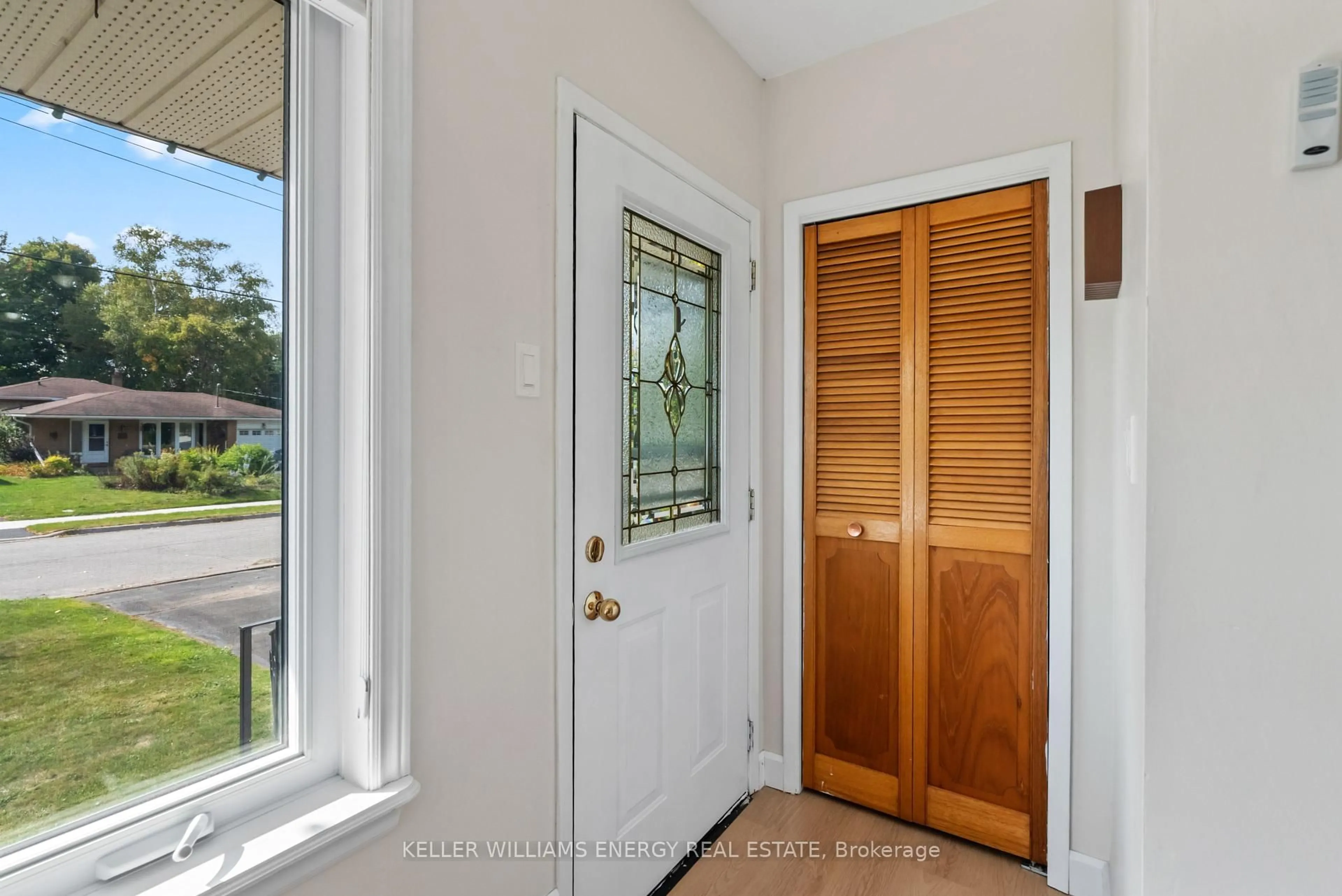 Indoor entryway for 97 Division St, Brighton Ontario K0K 1H0