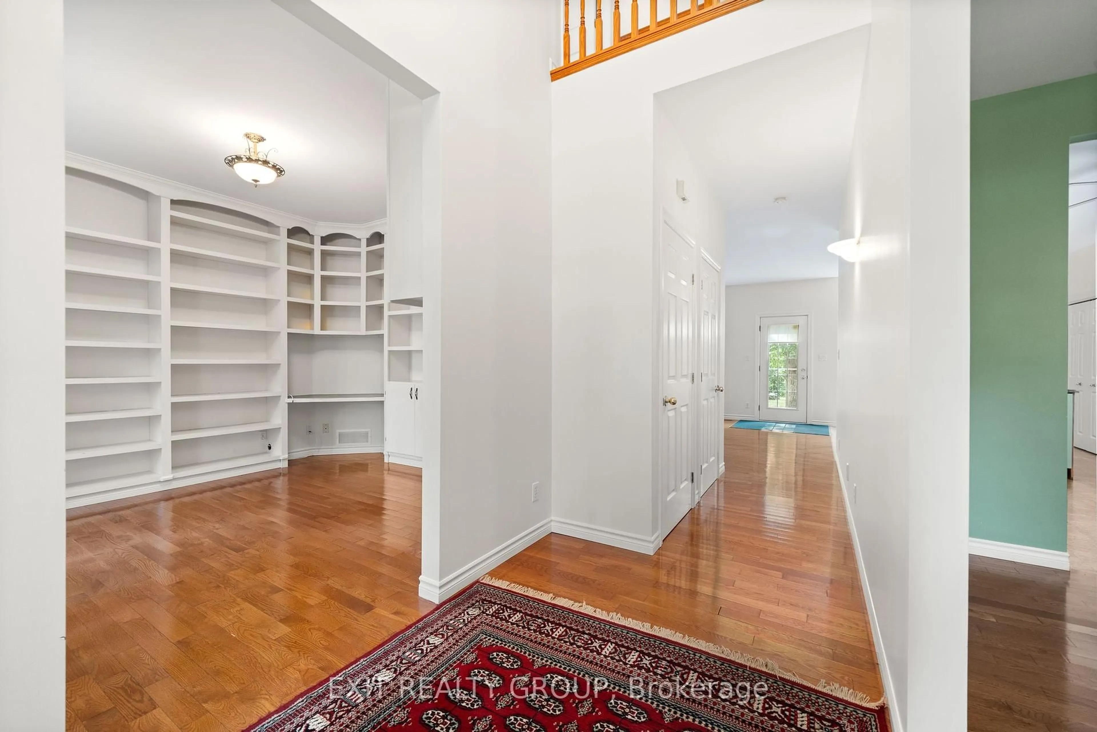 Indoor foyer for 164 Bay Breeze St, Prince Edward County Ontario K8N 0L4