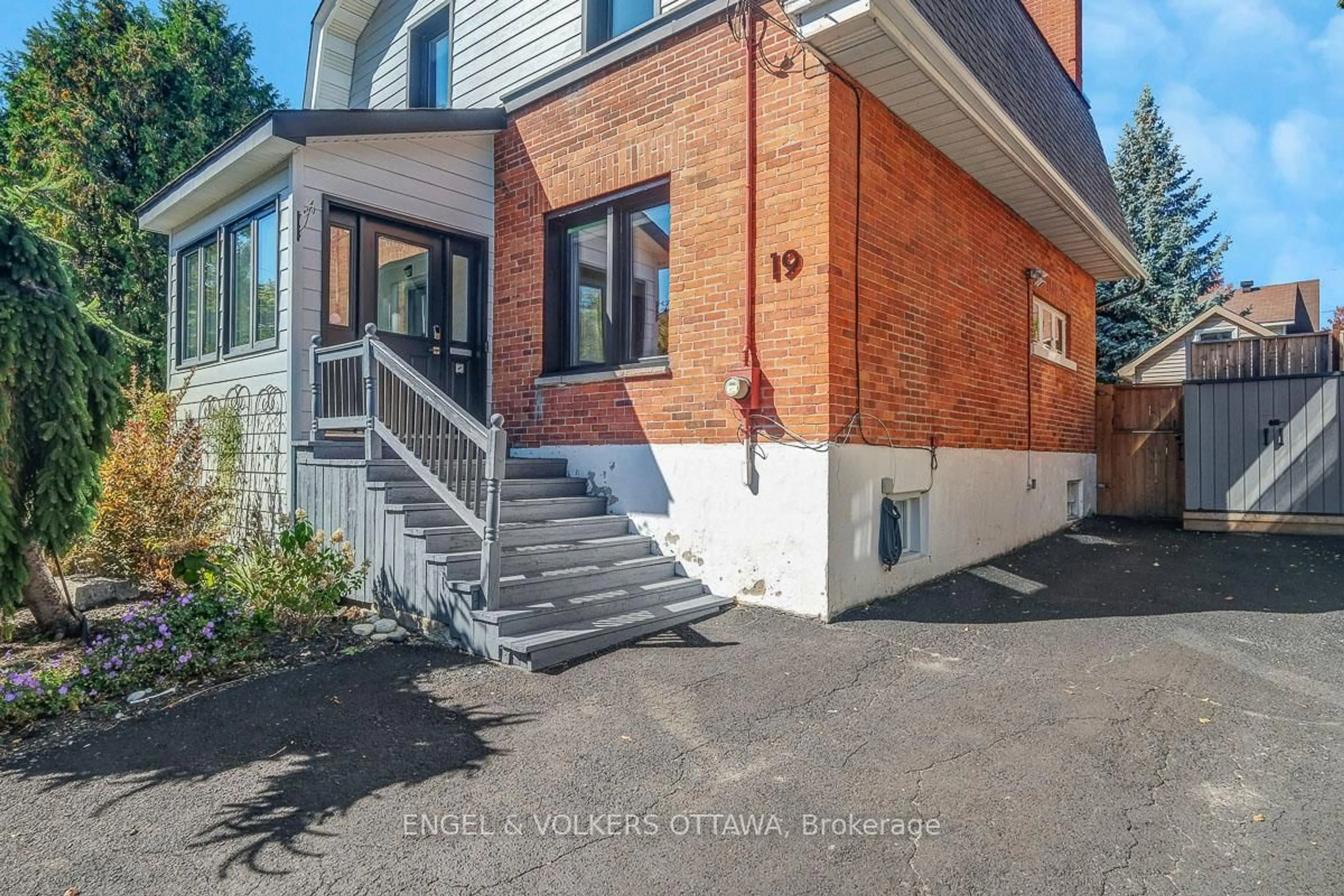 Unknown for 19 Foster St, Ottawa Ontario K1Y 3J3
