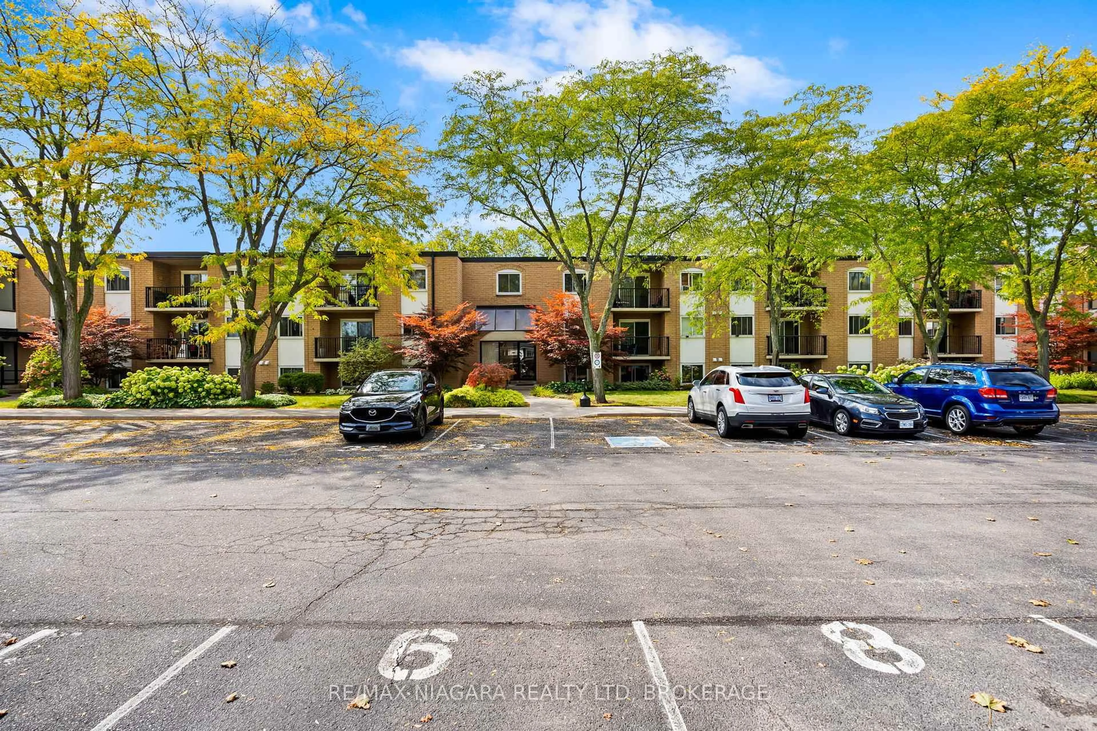 A pic from outside/outdoor area/front of a property/back of a property/a pic from drone, street for 6 Westlake Lane #307, St. Catharines Ontario L2N 5S3