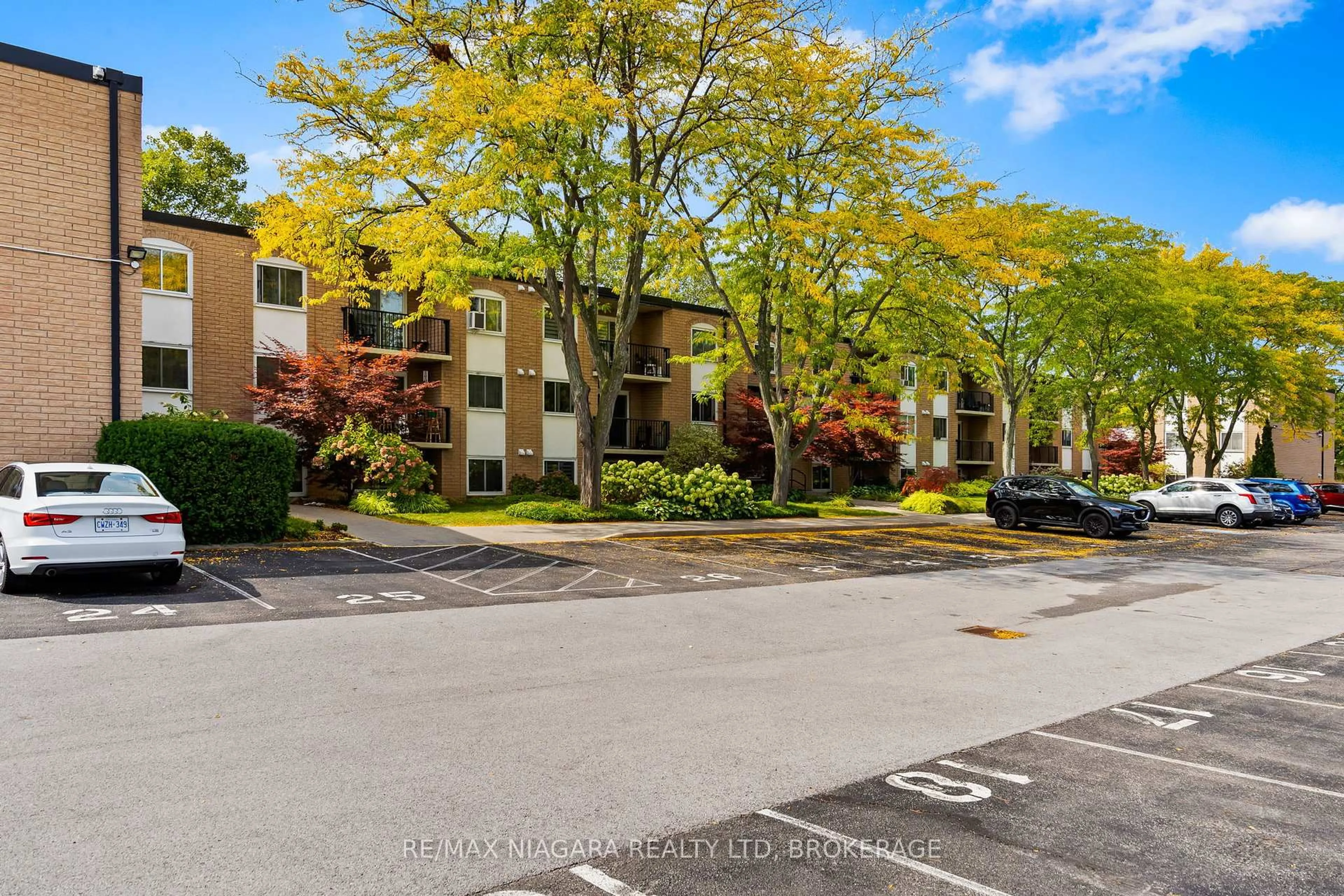 A pic from outside/outdoor area/front of a property/back of a property/a pic from drone, street for 6 Westlake Lane #307, St. Catharines Ontario L2N 5S3