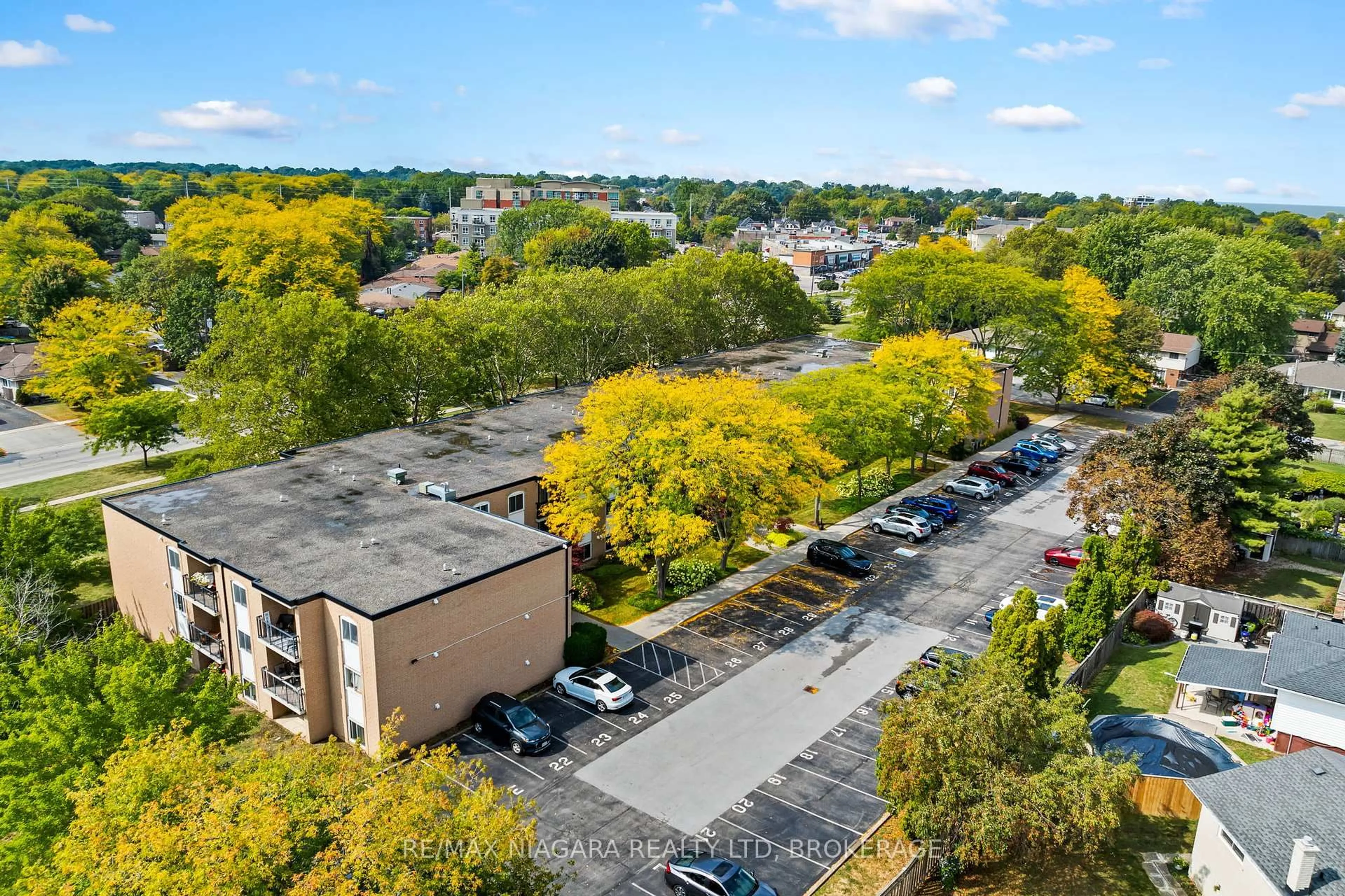A pic from outside/outdoor area/front of a property/back of a property/a pic from drone, city buildings view from balcony for 6 Westlake Lane #307, St. Catharines Ontario L2N 5S3