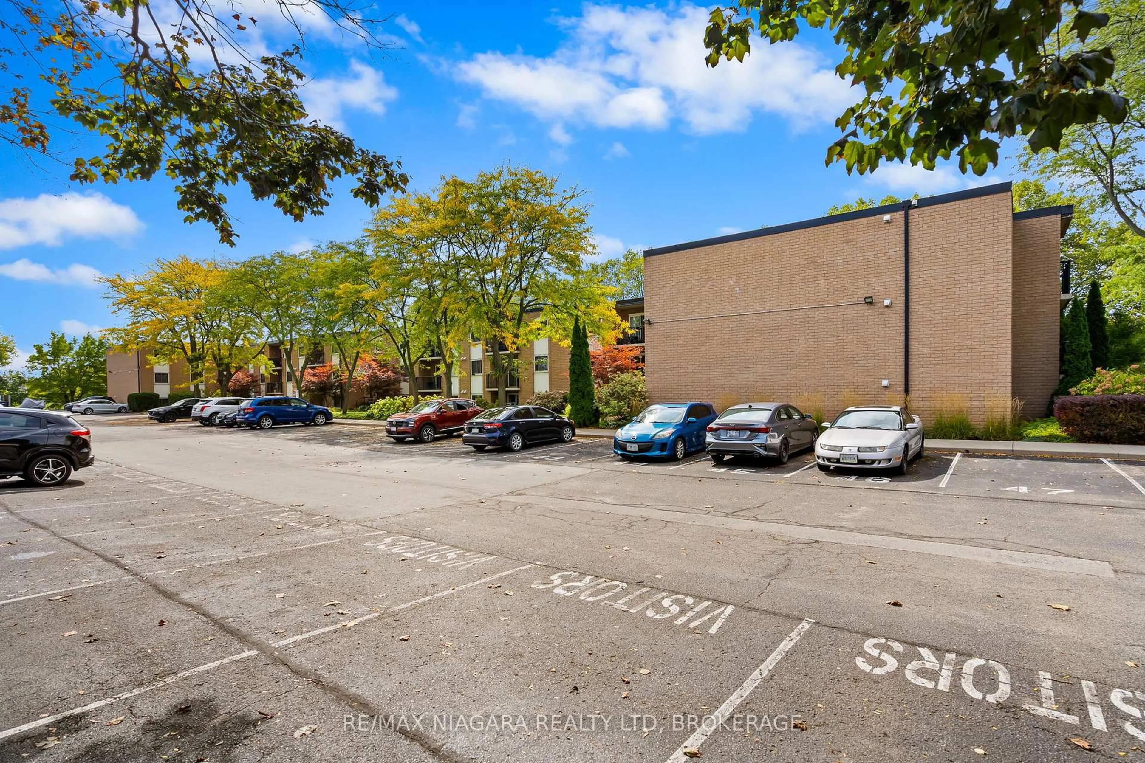 A pic from outside/outdoor area/front of a property/back of a property/a pic from drone, street for 6 Westlake Lane #307, St. Catharines Ontario L2N 5S3