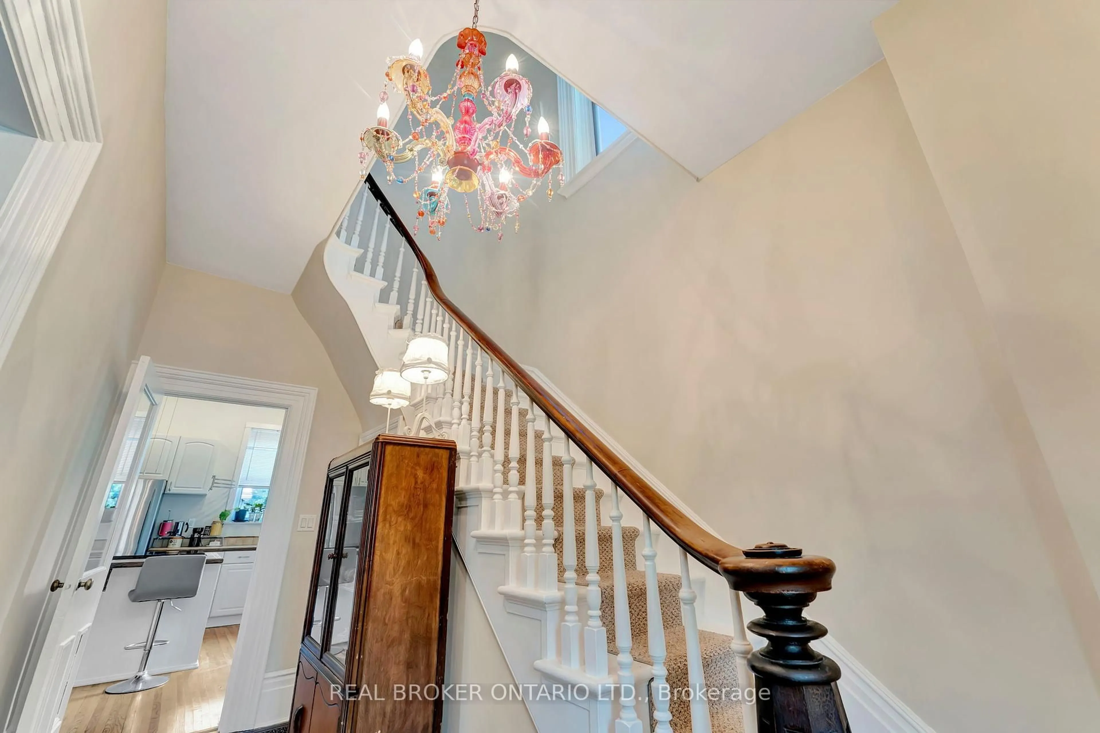 Indoor foyer for 16 Stover St, Norwich Ontario N0J 1P0